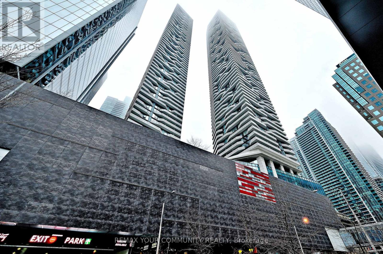 1703 - 88 Harbour Street, Toronto, Ontario  M5J 1B7 - Photo 3 - C12883862