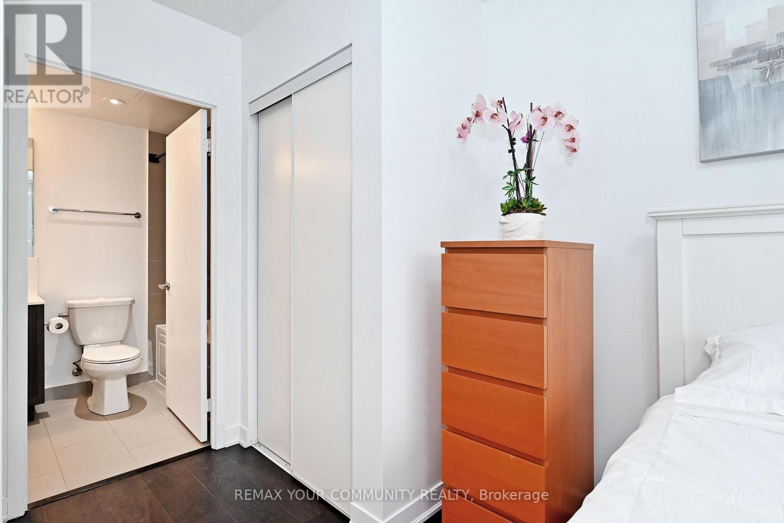 1703 - 88 Harbour Street, Toronto, Ontario  M5J 1B7 - Photo 30 - C12883862