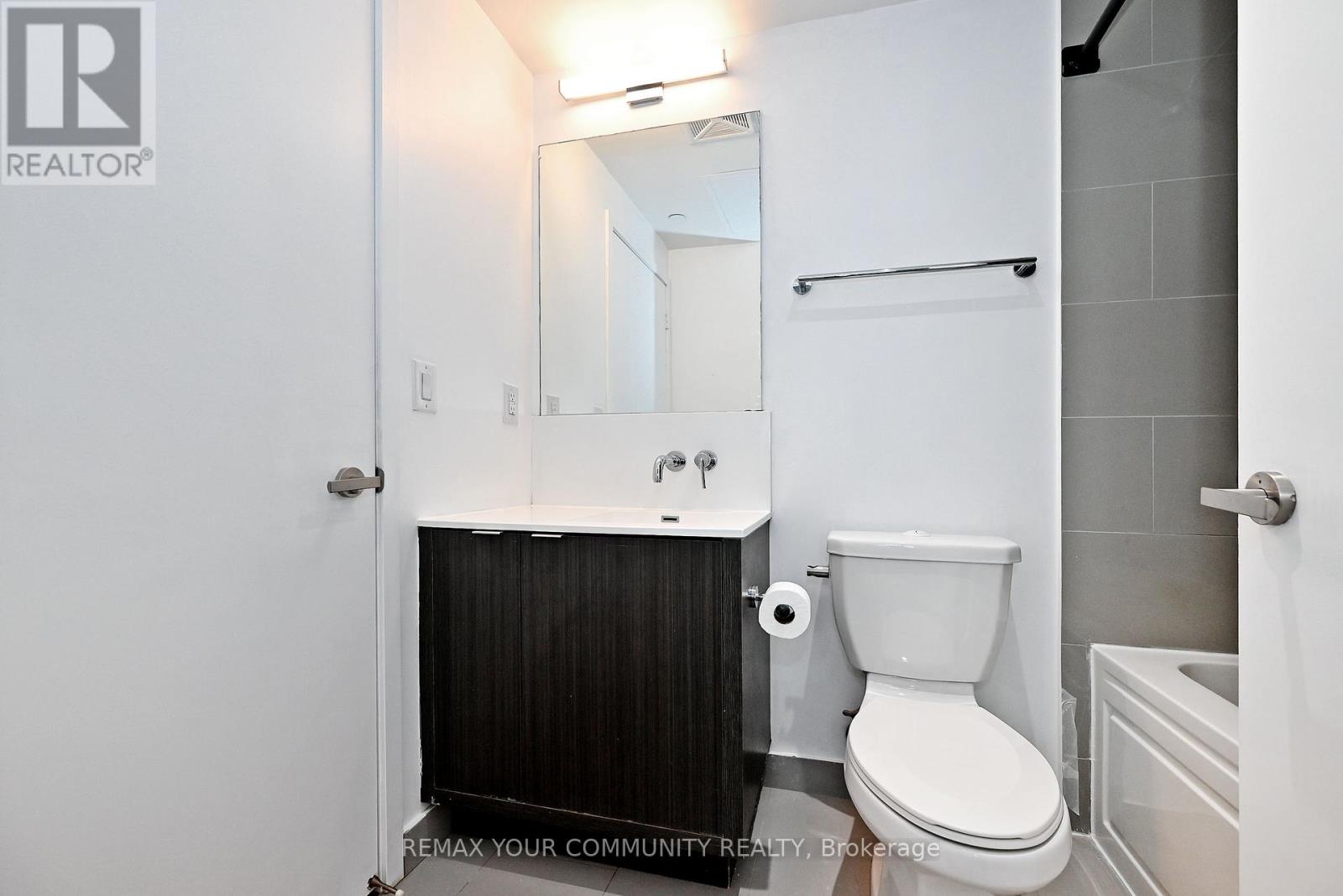 1703 - 88 Harbour Street, Toronto, Ontario  M5J 1B7 - Photo 31 - C12883862