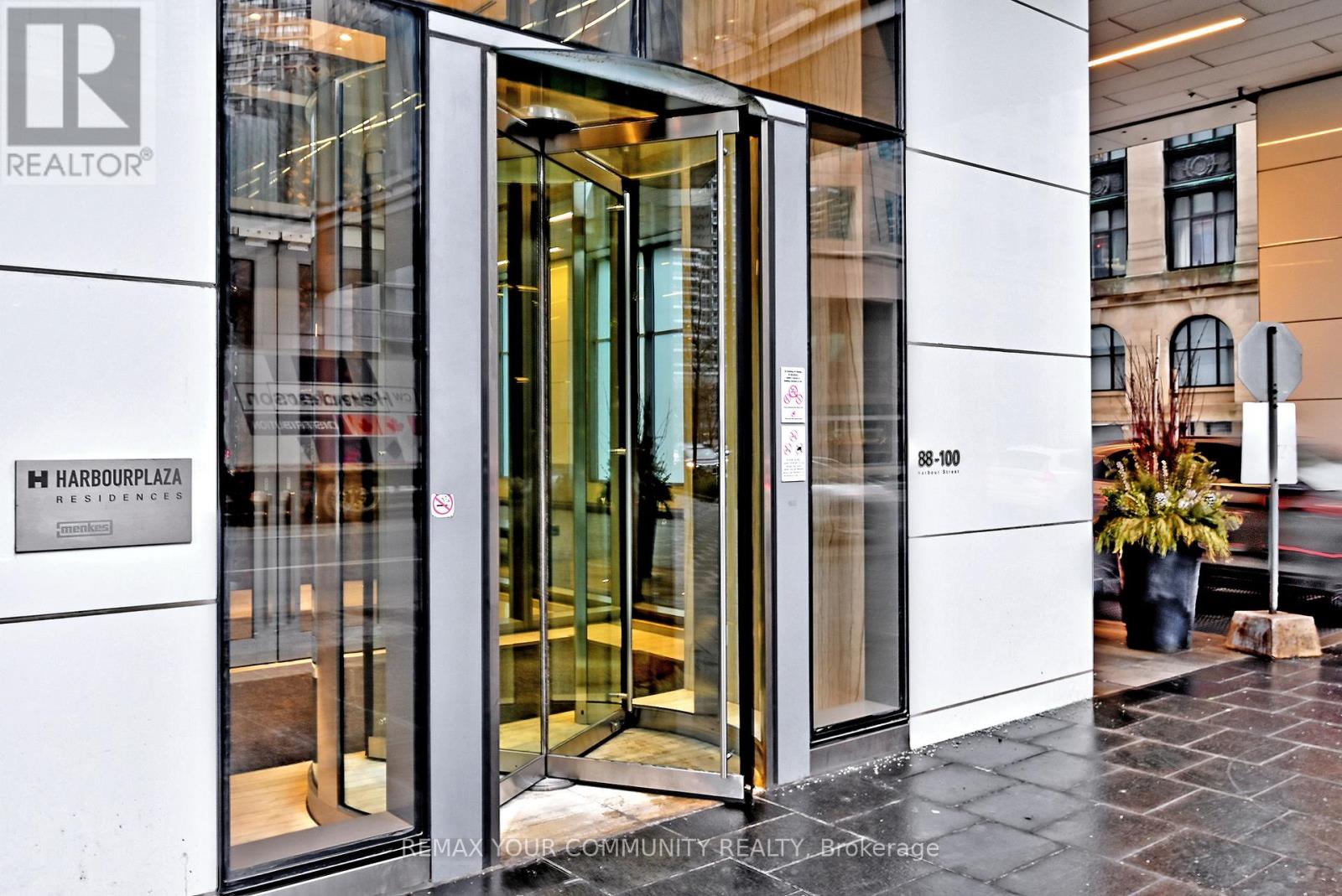 1703 - 88 Harbour Street, Toronto, Ontario  M5J 1B7 - Photo 4 - C12883862