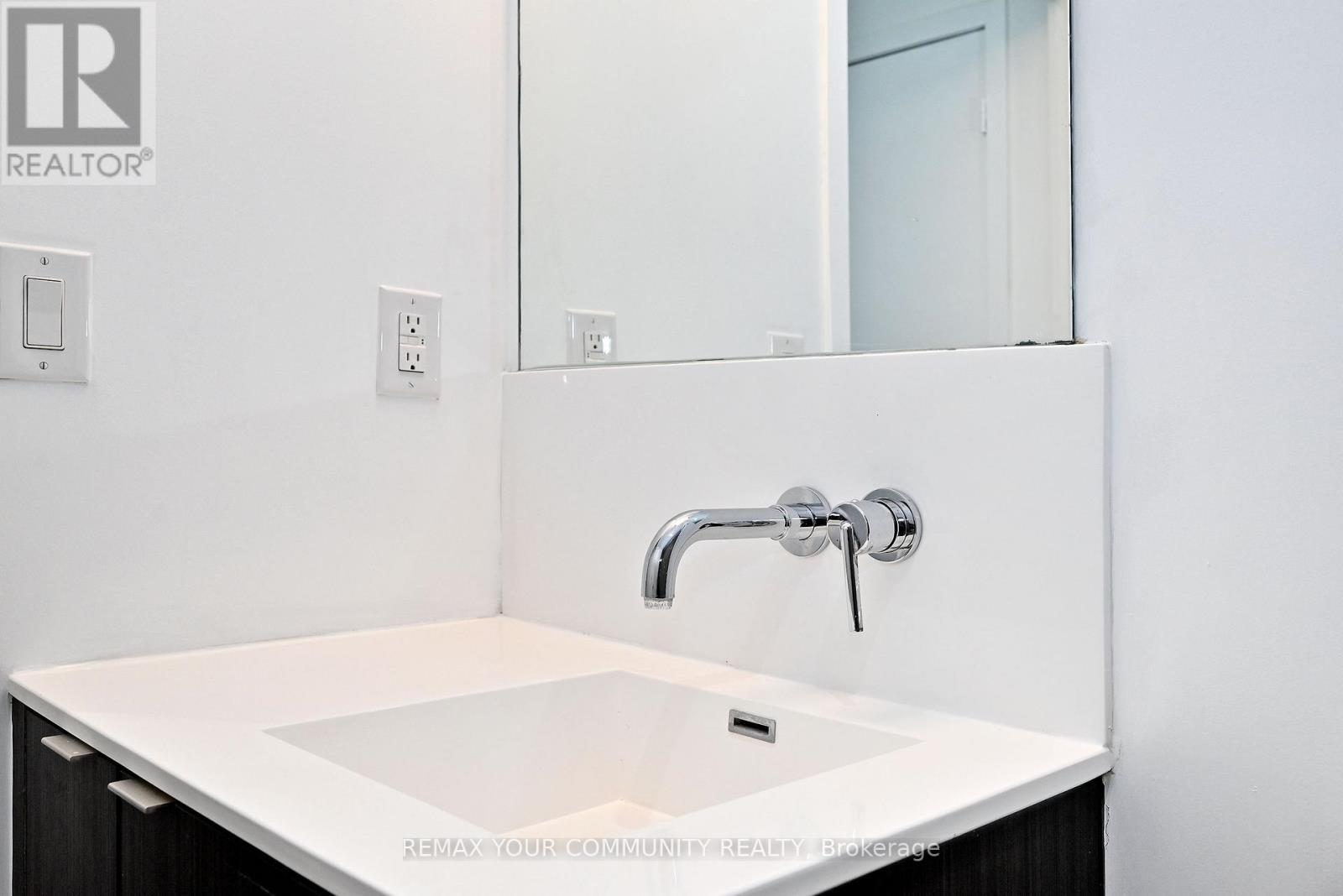 1703 - 88 Harbour Street, Toronto, Ontario  M5J 1B7 - Photo 8 - C12883862