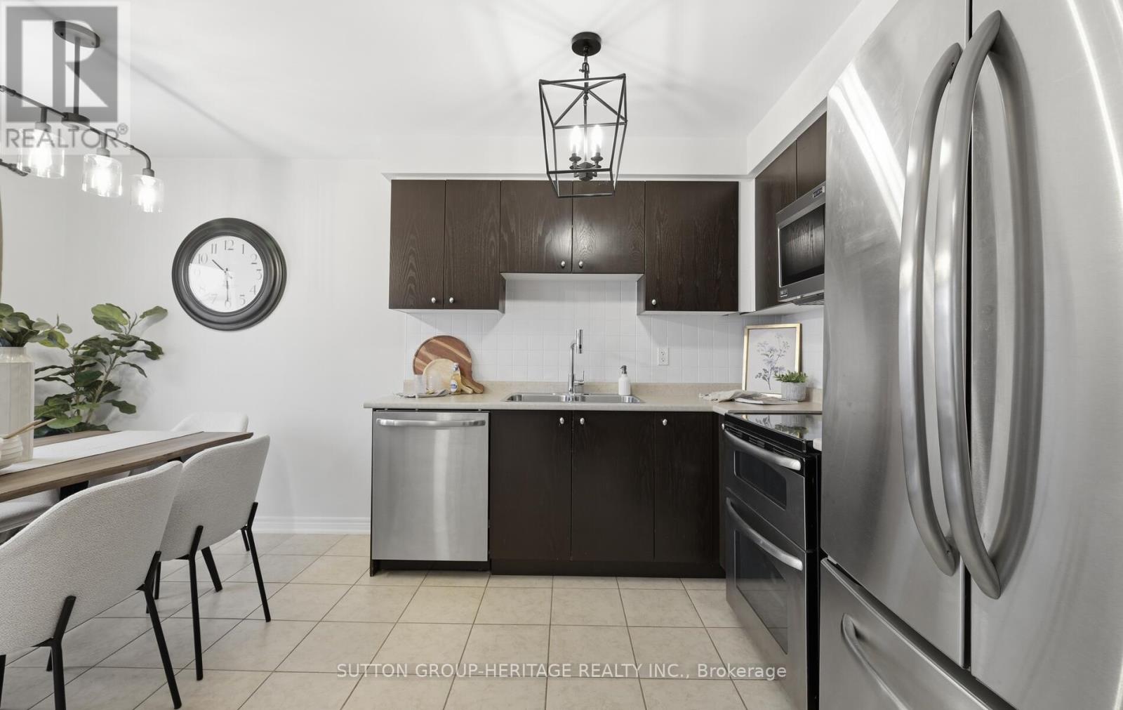 41 Kirkland Place, Whitby, Ontario  L1P 1X3 - Photo 9 - E12883854