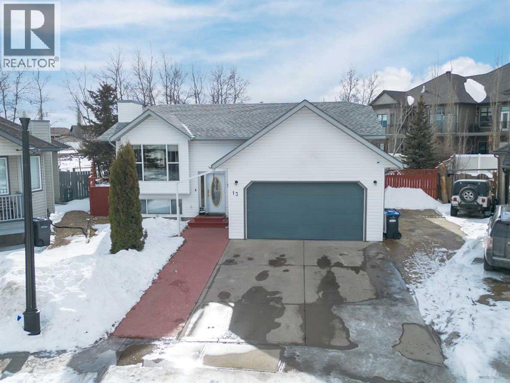 13 Westwood Court, Sylvan Lake, Alberta  T4S 1P7 - Photo 2 - A2289326