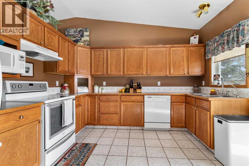 13 Westwood Court, Sylvan Lake, Alberta  T4S 1P7 - Photo 9 - A2289326