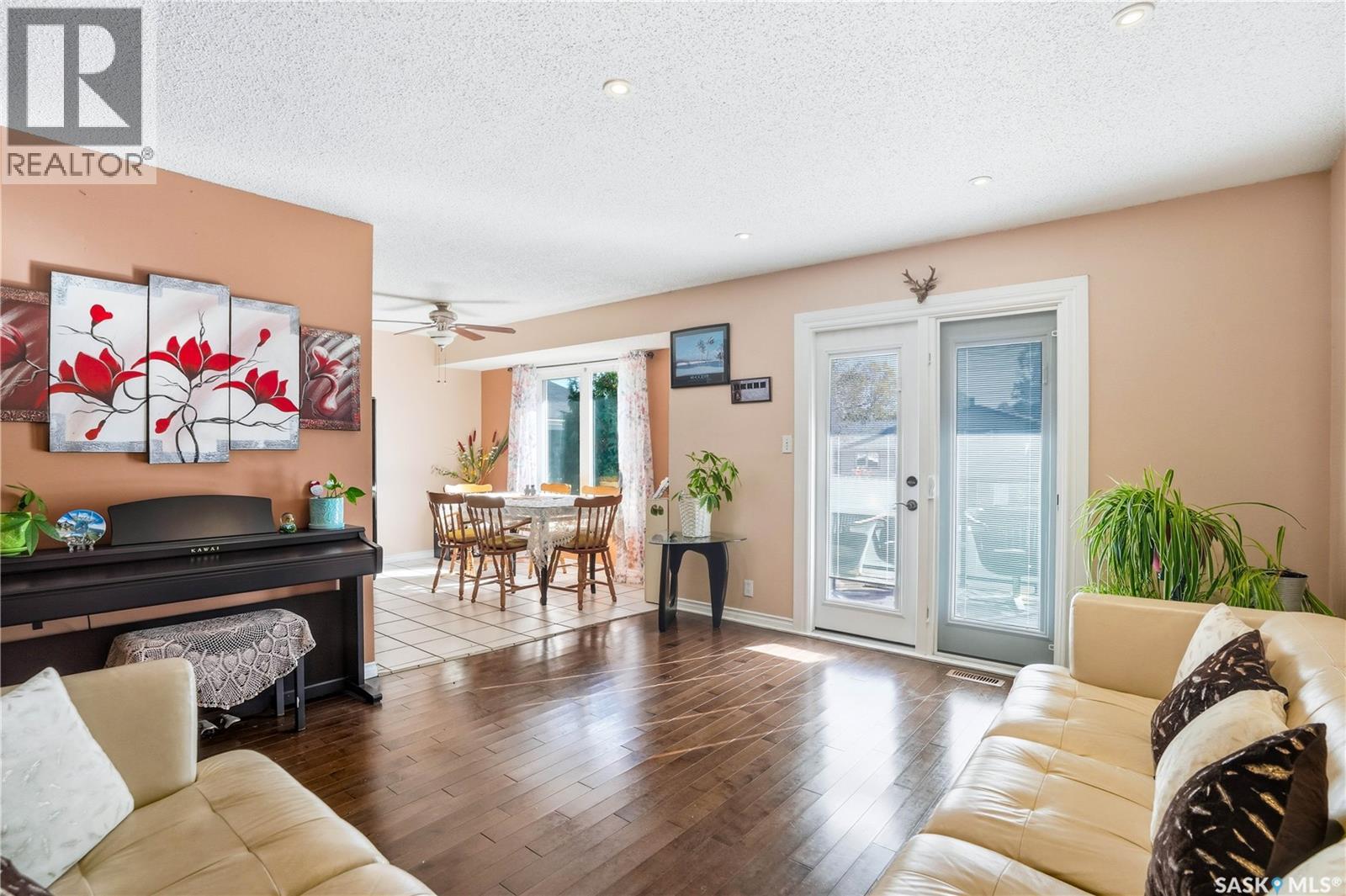 882 Samuels Crescent N, Regina, Saskatchewan  S4X 2A5 - Photo 8 - SK030458