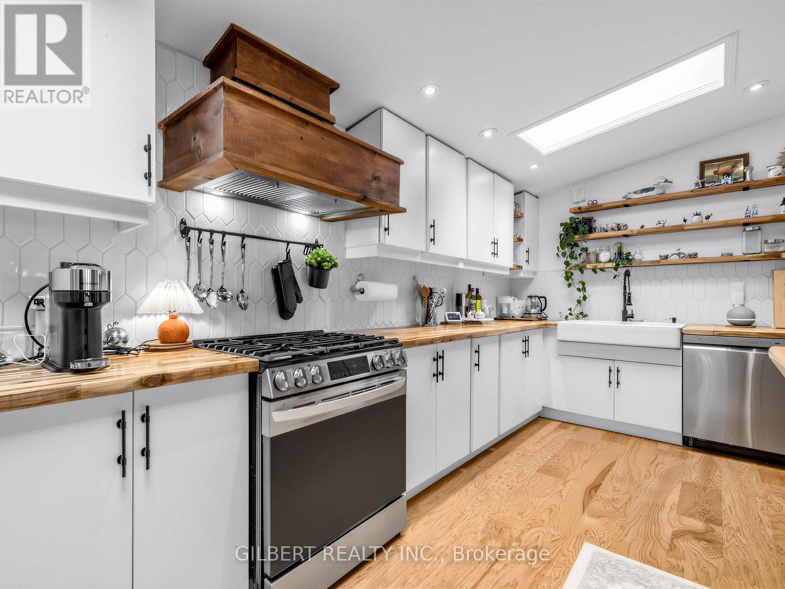 313 Winnifred Drive, Georgina, Ontario  L4P 3B4 - Photo 7 - N12875290