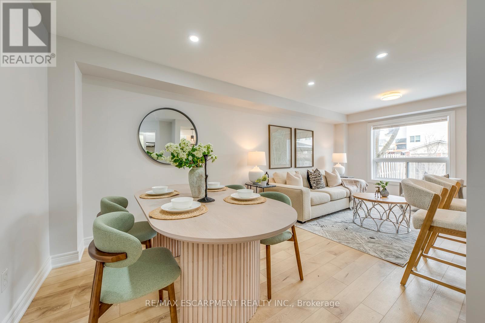 17 - 2350 GRAND RAVINE DRIVE, Oakville, Ontario