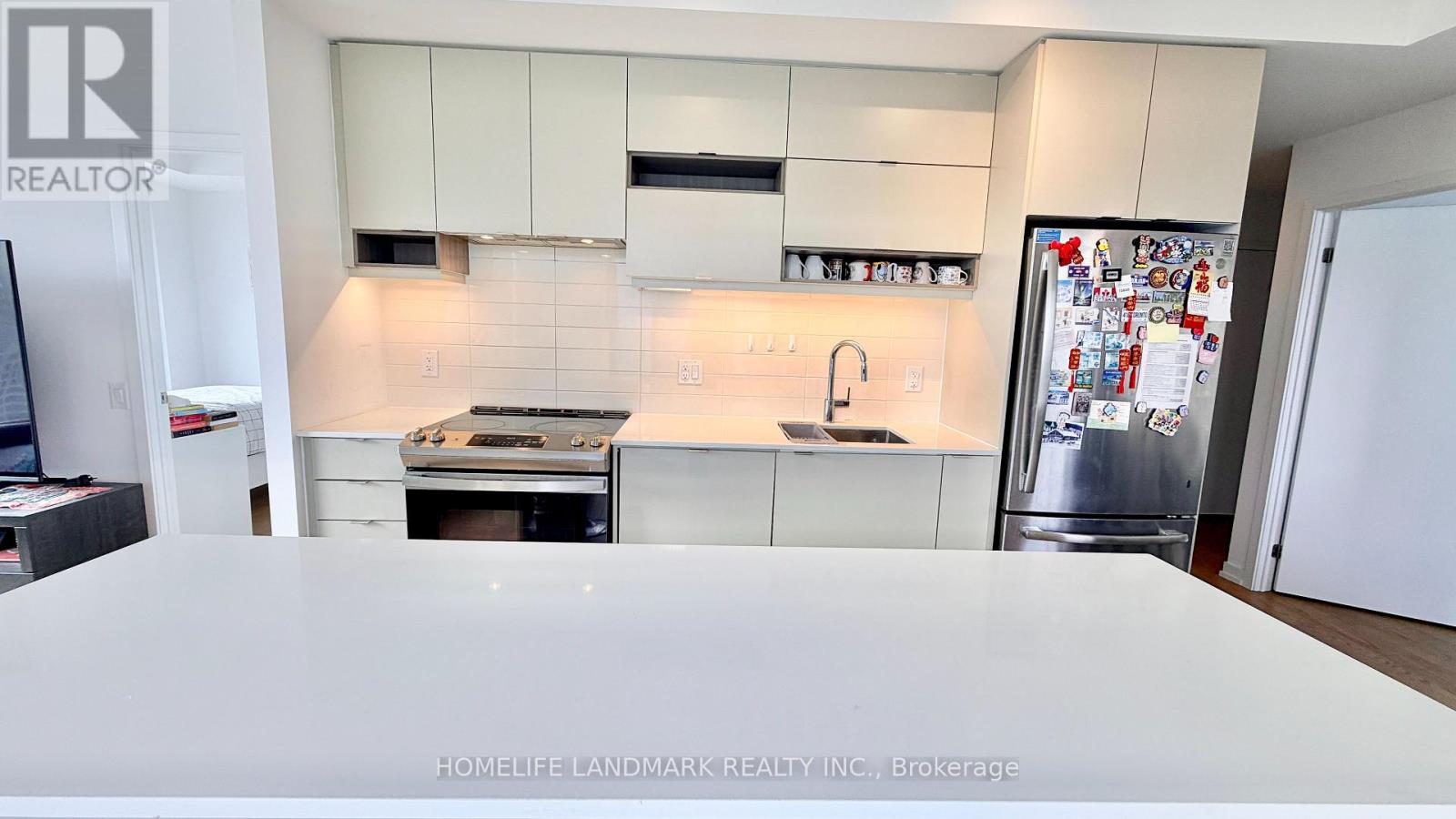 1808 - 4065 Confederation Parkway, Mississauga, Ontario  L5B 0L4 - Photo 2 - W12872844