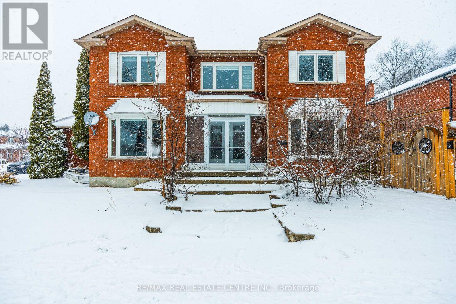 36 WOODBURY COURT, Brampton, Ontario
