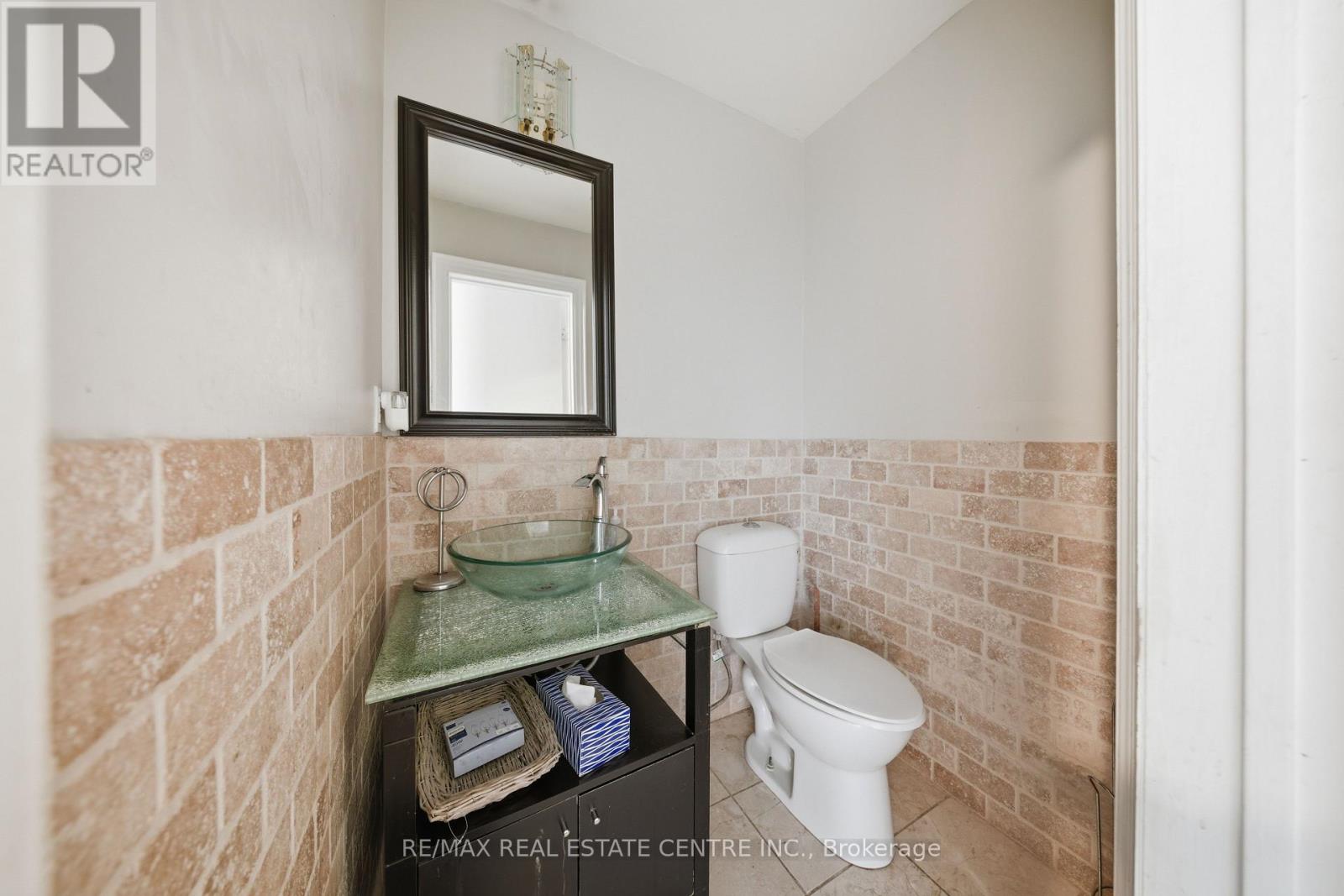 36 Woodbury Court, Brampton (Fletcher's West), Ontario  L6Y 4K5 - Photo 12 - W12880612