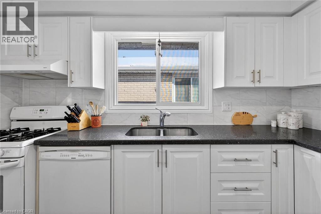 327 Eaglewood Drive, Hamilton, Ontario  L8W 1Z2 - Photo 16 - 40807089