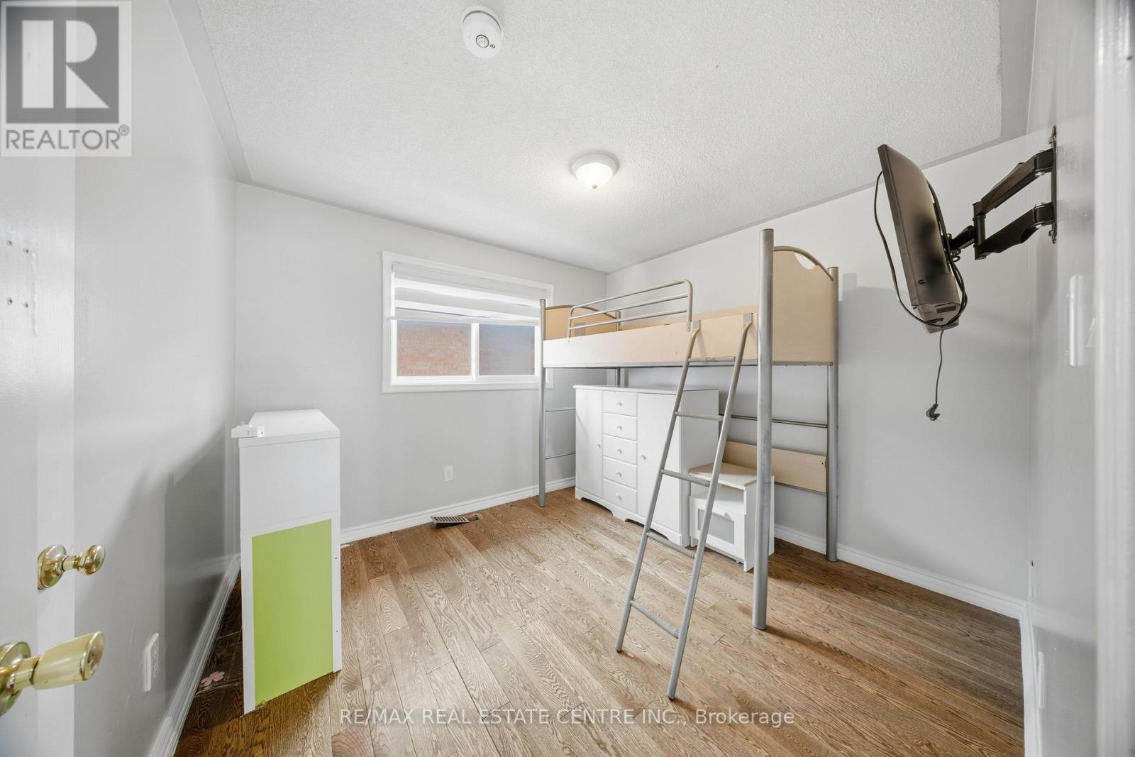 36 Woodbury Court, Brampton (Fletcher's West), Ontario  L6Y 4K5 - Photo 20 - W12880612