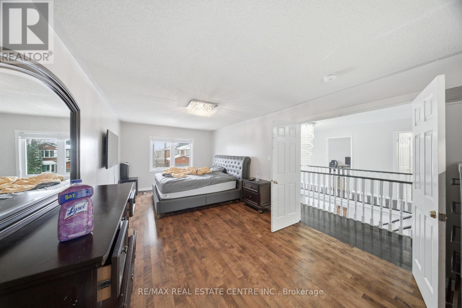 36 Woodbury Court, Brampton (Fletcher's West), Ontario  L6Y 4K5 - Photo 15 - W12880612