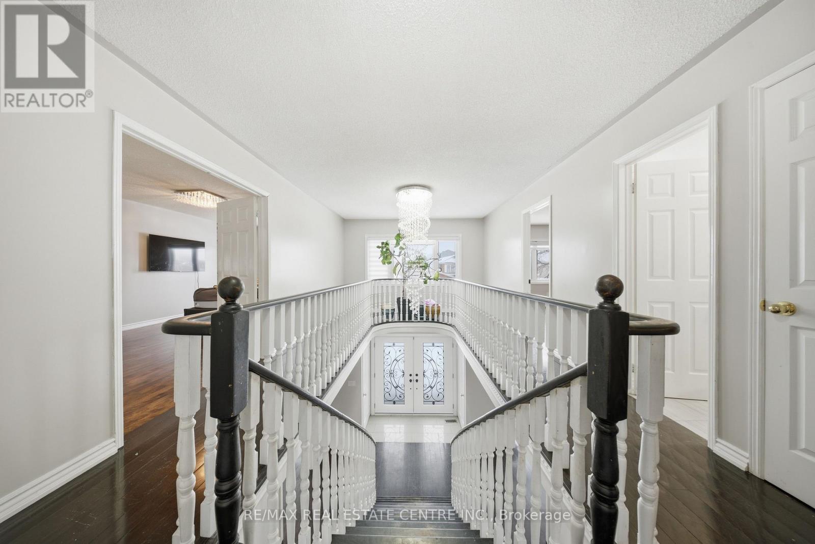 36 Woodbury Court, Brampton (Fletcher's West), Ontario  L6Y 4K5 - Photo 14 - W12880612