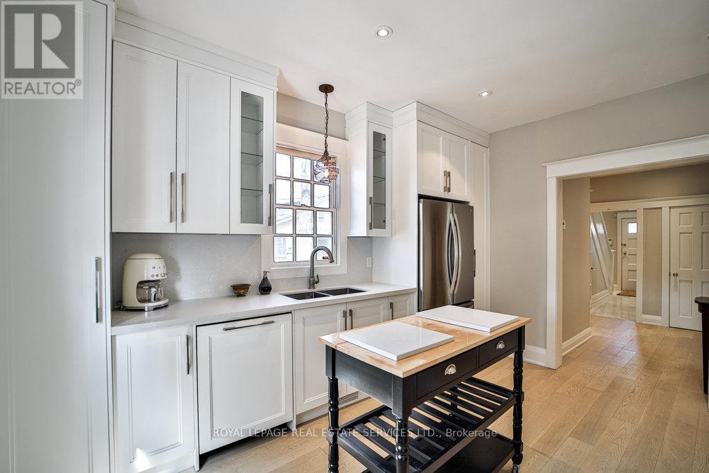 128 Chisholm Street, Oakville, Ontario  L6K 3J2 - Photo 17 - W12883852