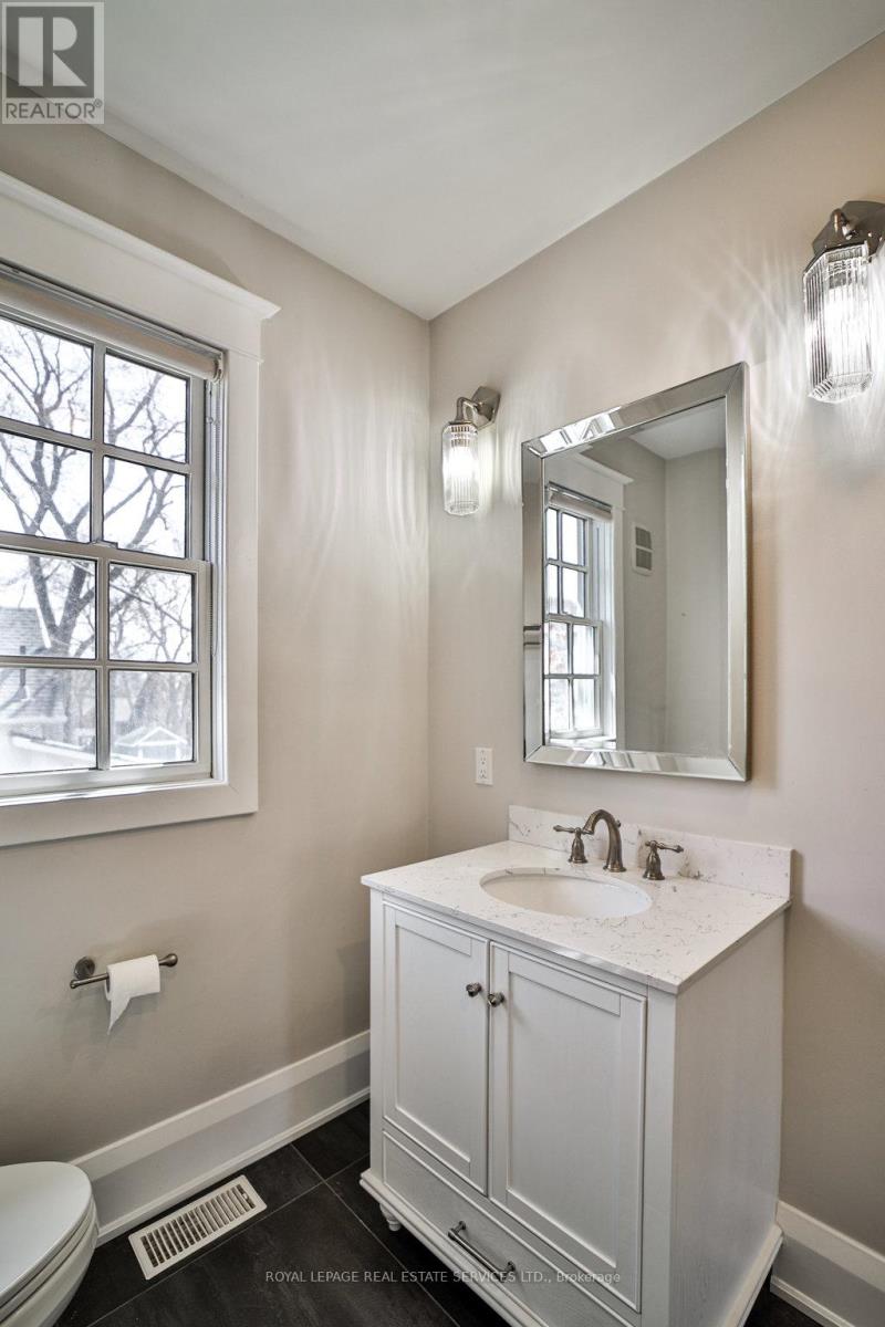 128 Chisholm Street, Oakville, Ontario  L6K 3J2 - Photo 27 - W12883852