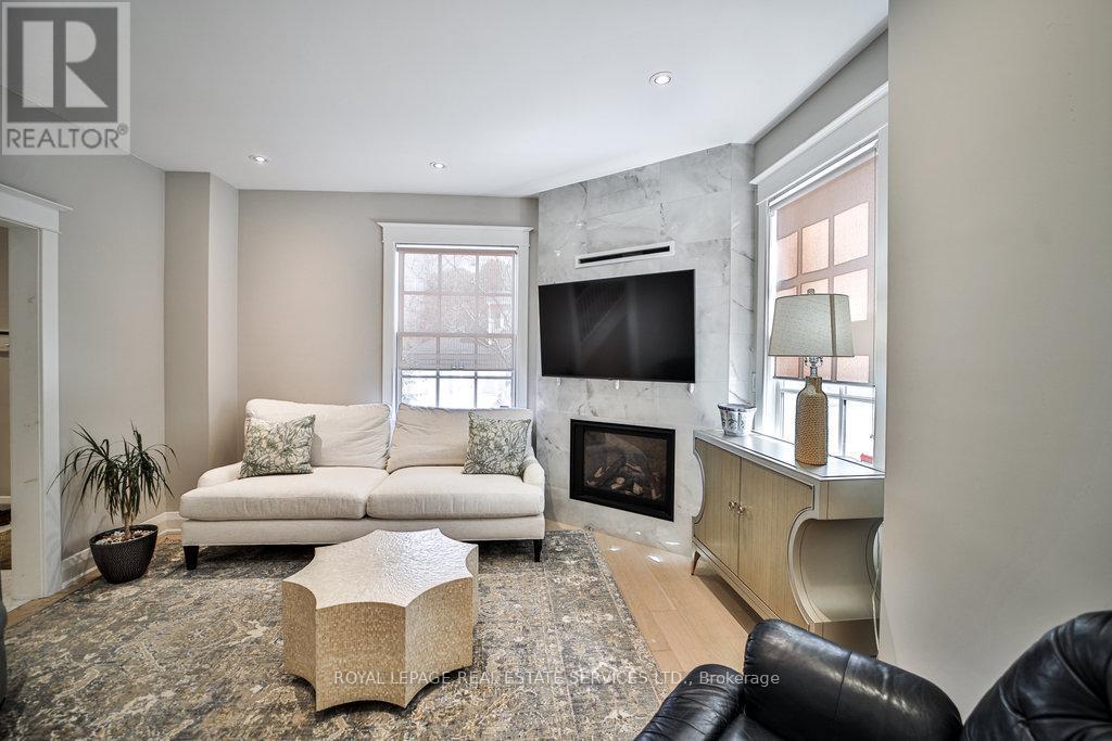 128 Chisholm Street, Oakville, Ontario  L6K 3J2 - Photo 3 - W12883852