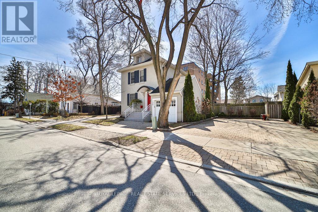 128 Chisholm Street, Oakville, Ontario  L6K 3J2 - Photo 46 - W12883852