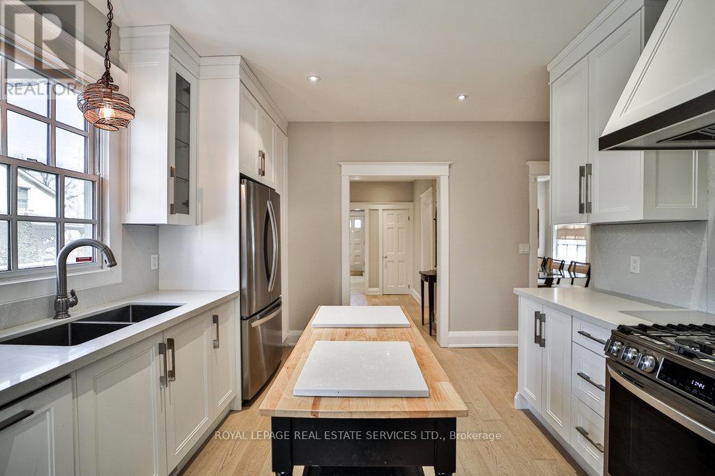 128 Chisholm Street, Oakville, Ontario  L6K 3J2 - Photo 7 - W12883852