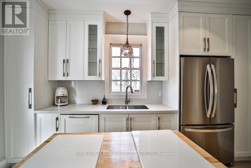 128 Chisholm Street, Oakville, Ontario  L6K 3J2 - Photo 9 - W12883852