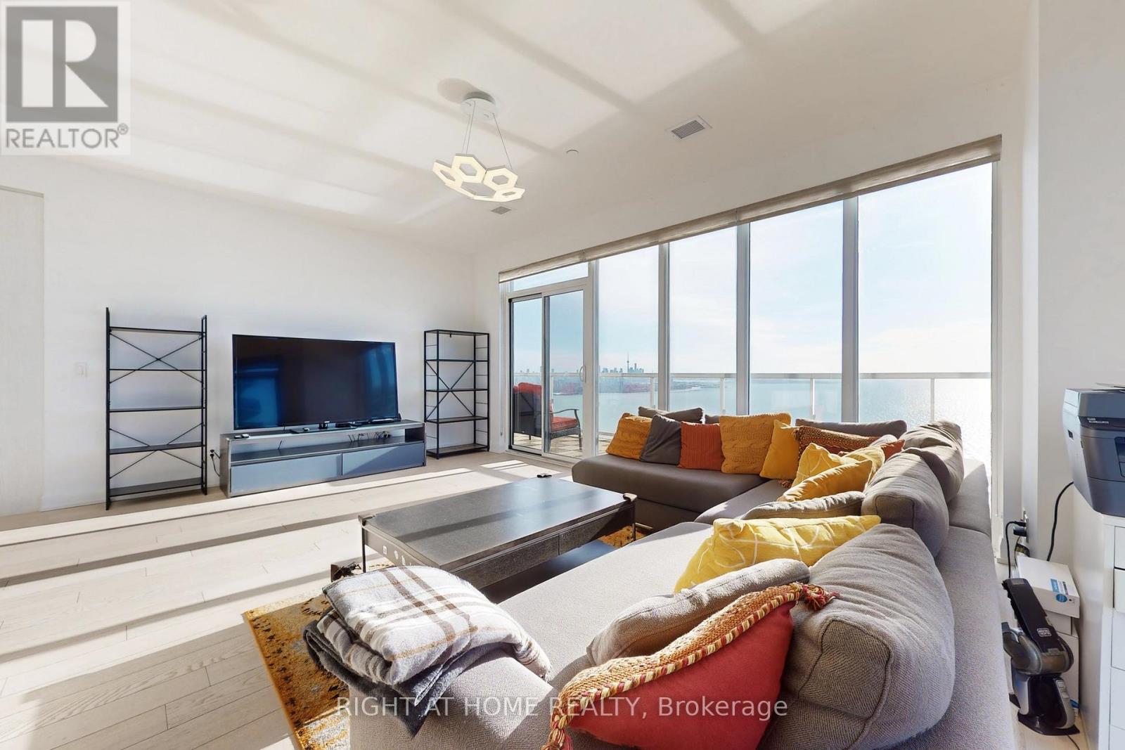 4902 - 56 Annie Craig Drive, Toronto, Ontario  M8V 0C8 - Photo 11 - W12883870