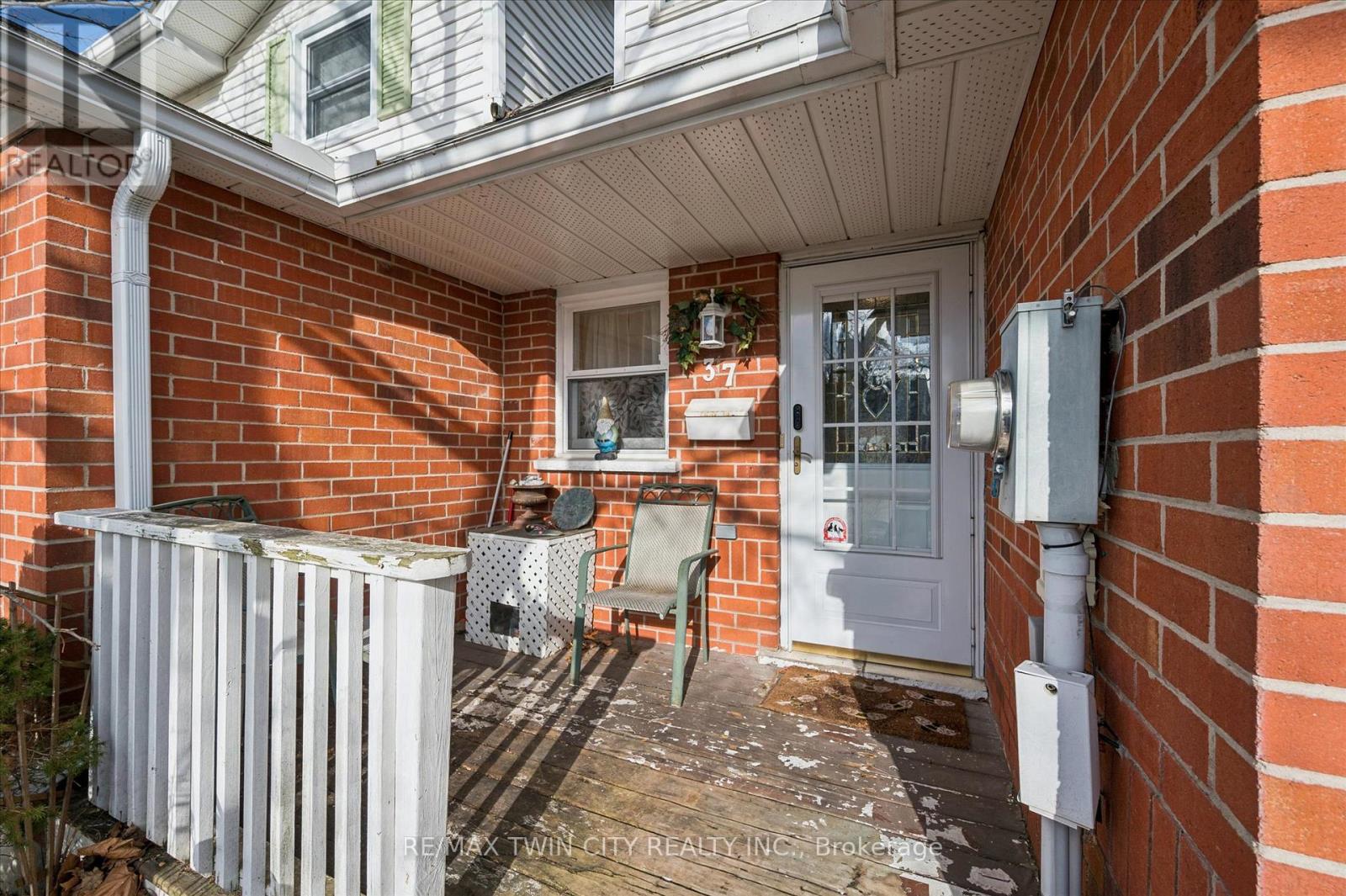 37 Edgemere Drive, Cambridge, Ontario  N1P 1A9 - Photo 5 - X12883880