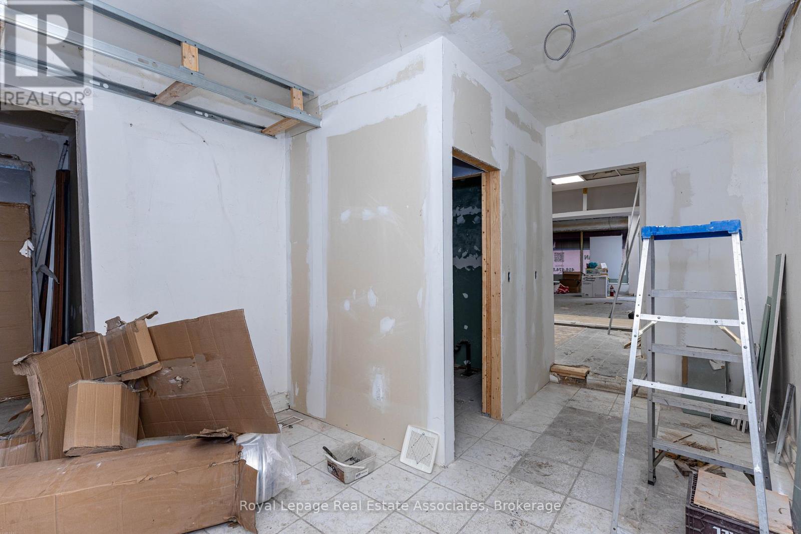 198 Bathurst Street, Toronto, Ontario  M5T 2R8 - Photo 12 - C12743736