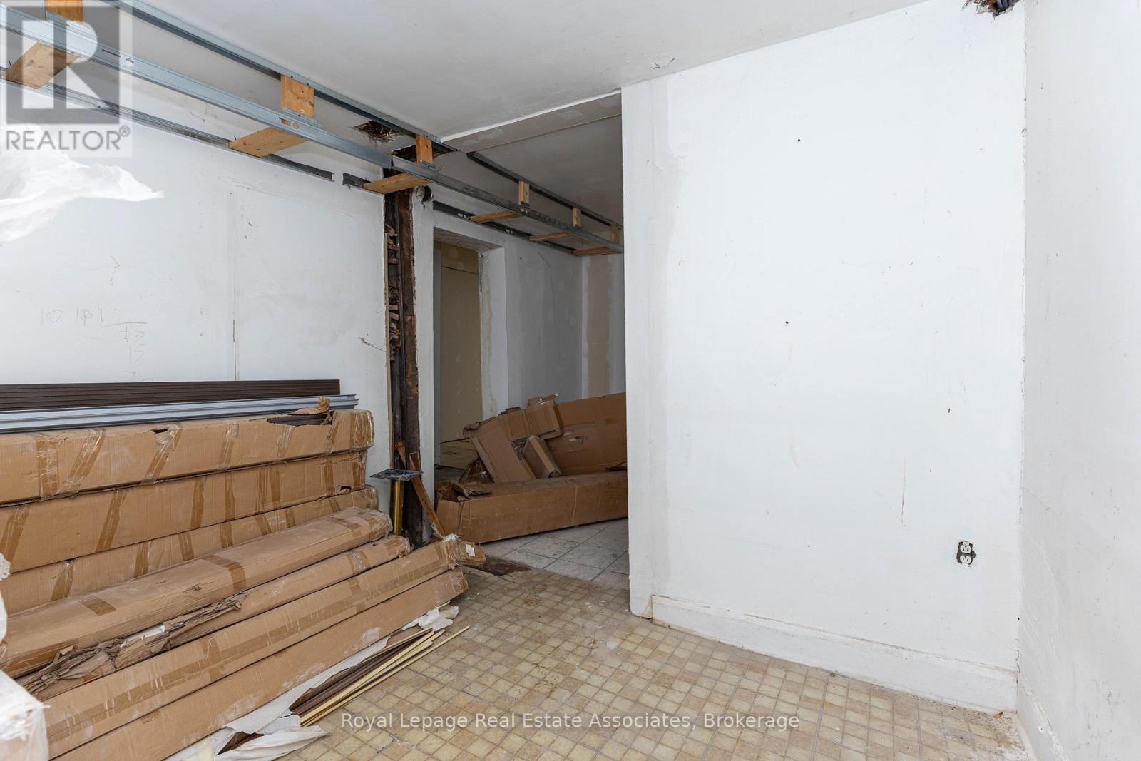 198 Bathurst Street, Toronto, Ontario  M5T 2R8 - Photo 15 - C12743736