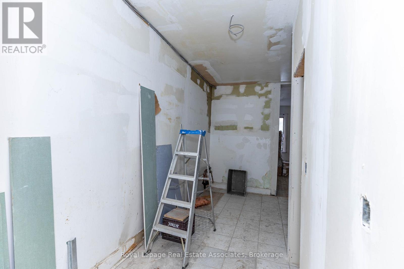 198 Bathurst Street, Toronto, Ontario  M5T 2R8 - Photo 10 - C12743736