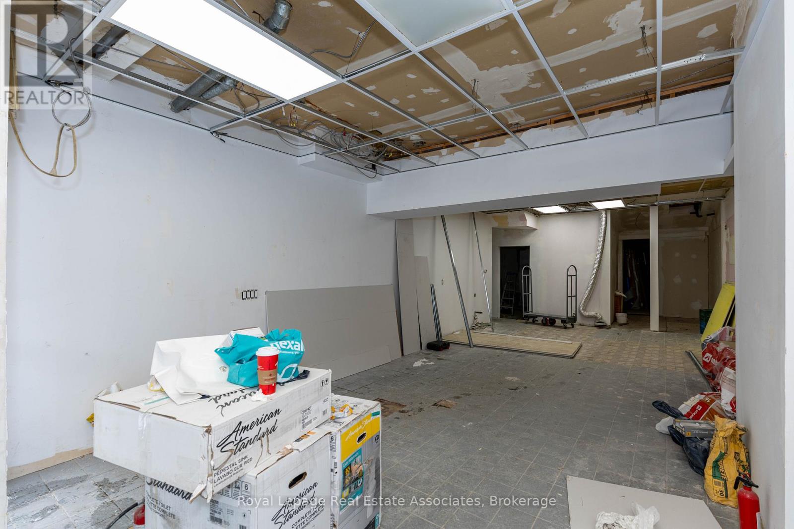 198 Bathurst Street, Toronto, Ontario  M5T 2R8 - Photo 5 - C12743736