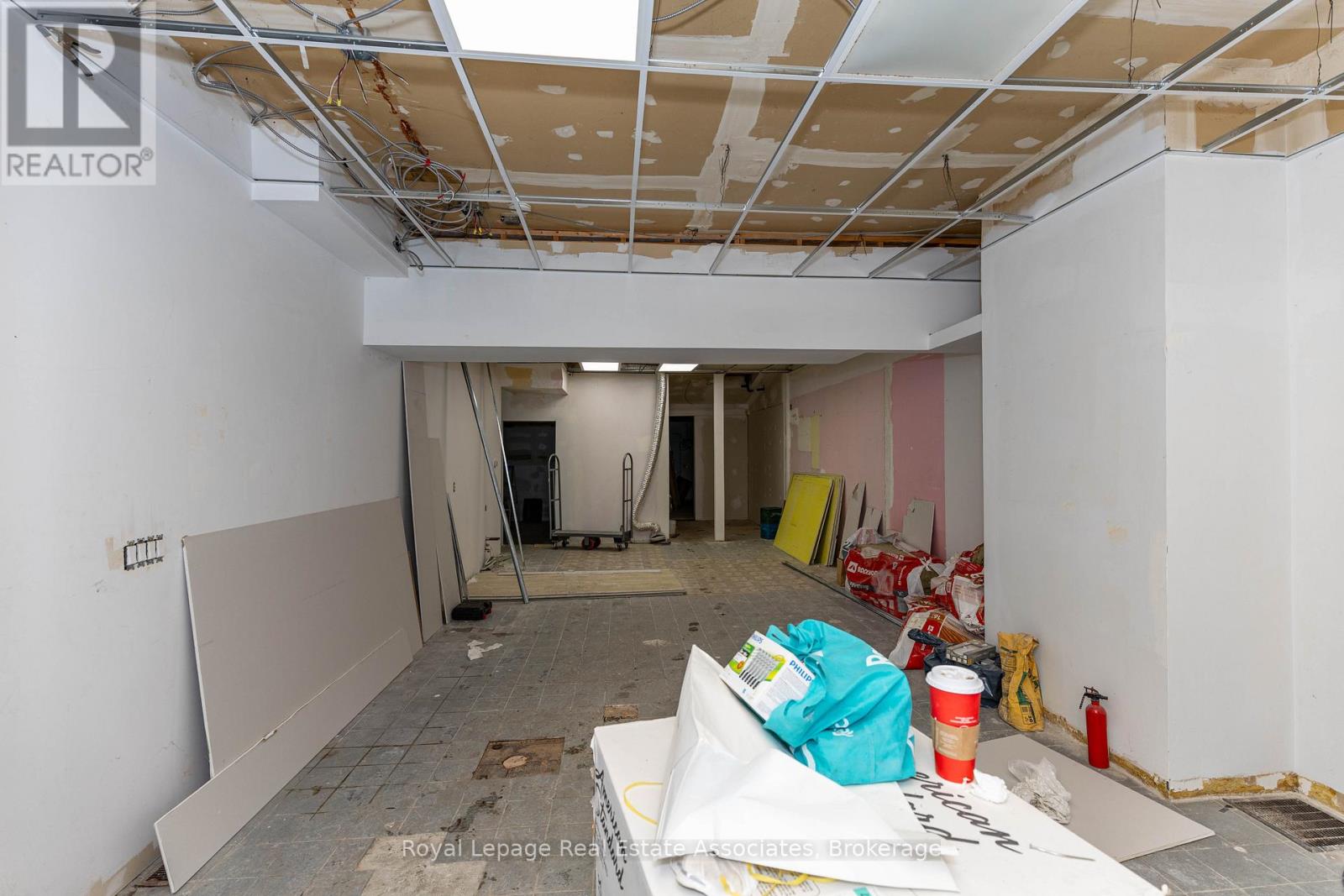 198 Bathurst Street, Toronto, Ontario  M5T 2R8 - Photo 4 - C12743736