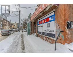 198 BATHURST STREET, Toronto, Ontario