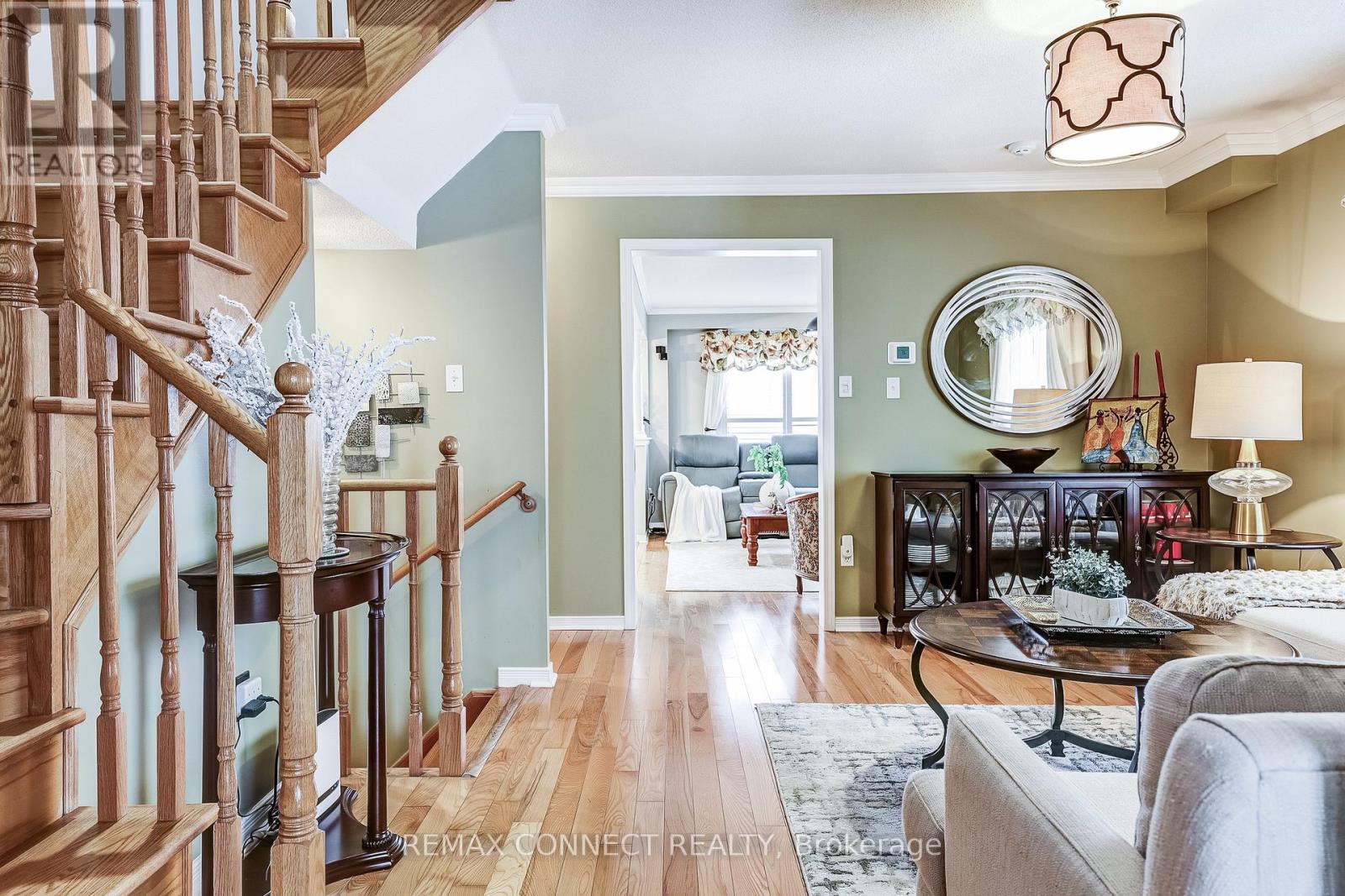 15 Brownridge Place, Whitby, Ontario  L1P 1W3 - Photo 4 - E12878842