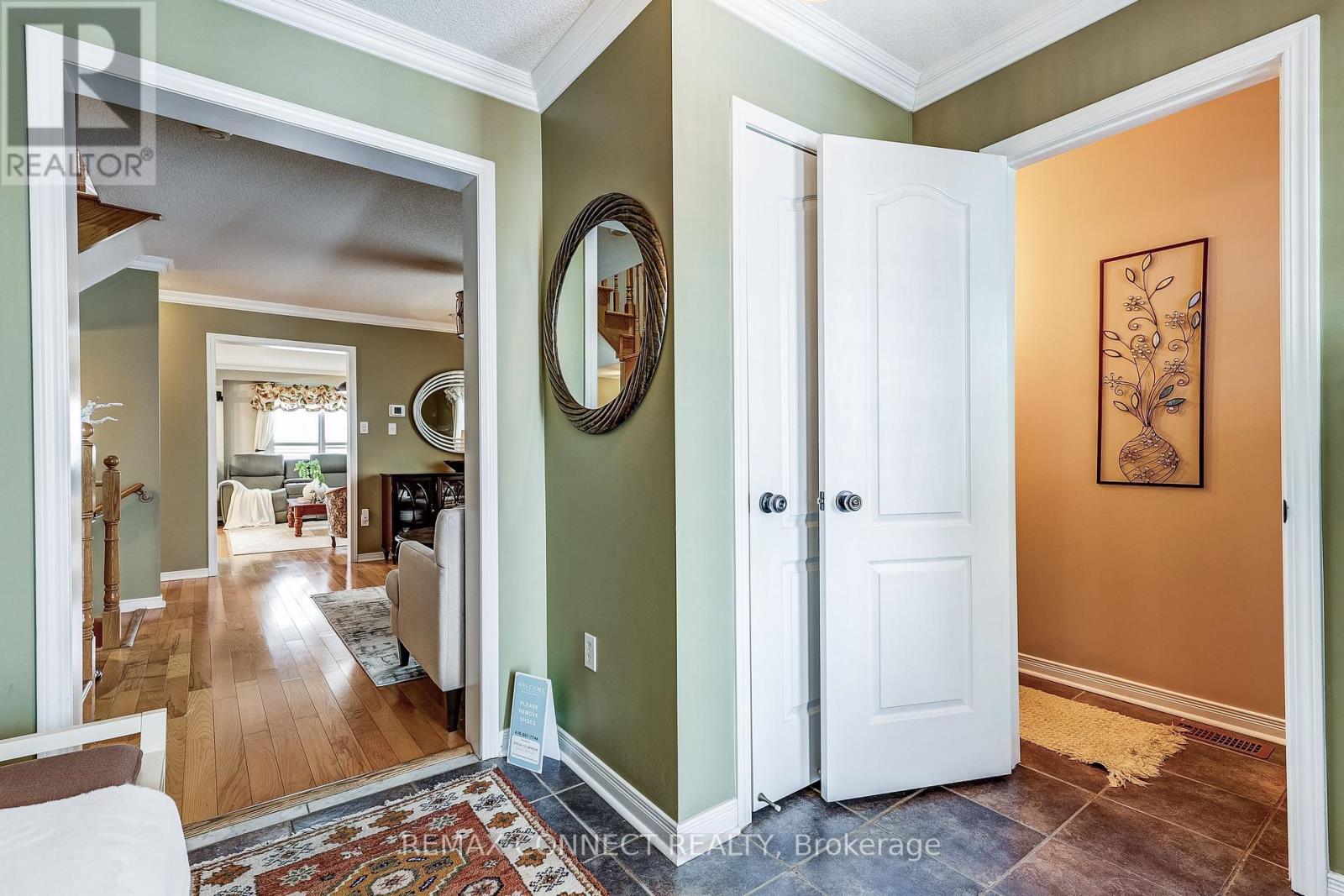 15 Brownridge Place, Whitby, Ontario  L1P 1W3 - Photo 3 - E12878842