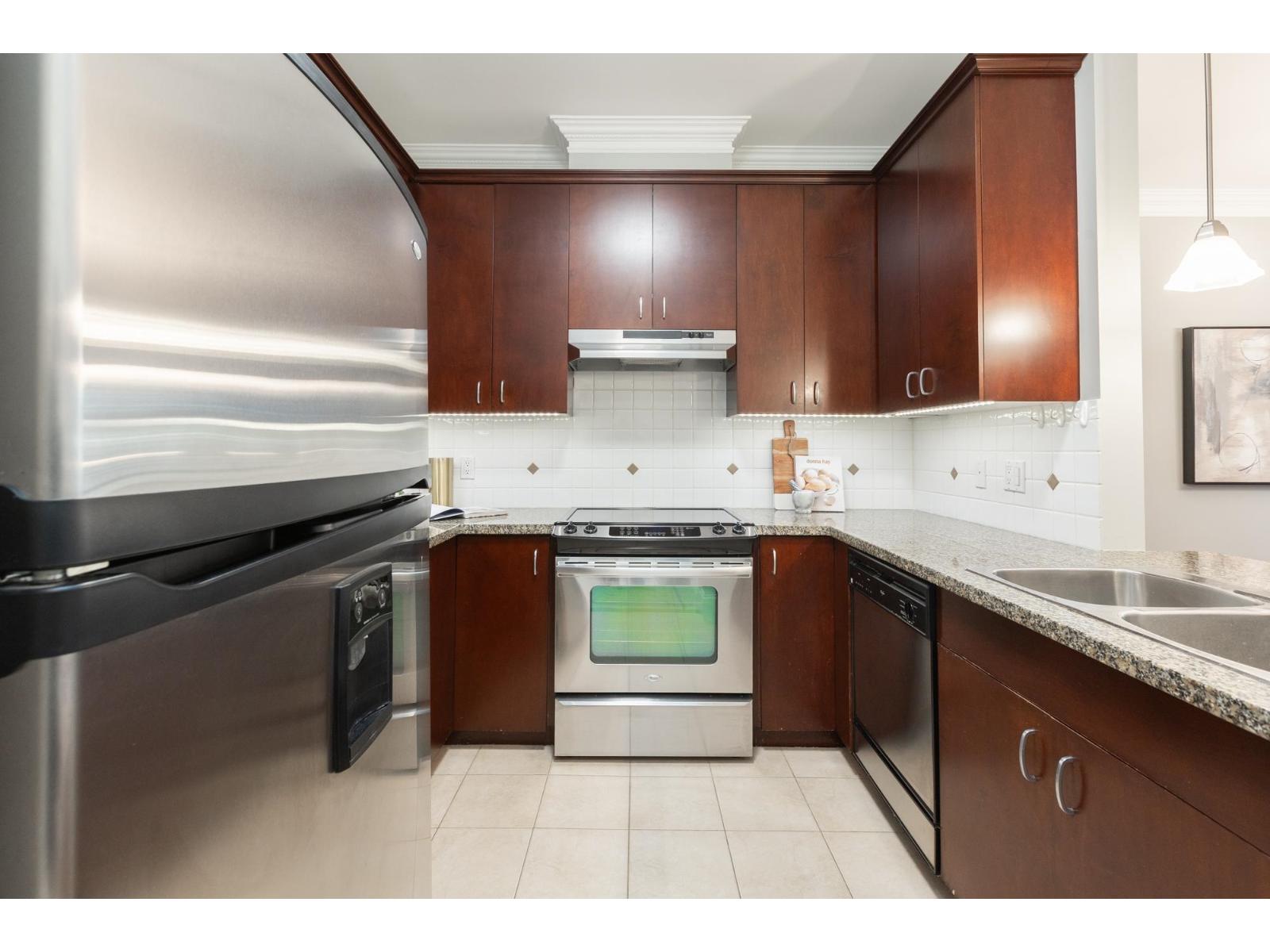 Listing Picture 13 of 38 : 103 1551 FOSTER STREET, White Rock - 魯藝地產 Yvonne Lu Group - MLS Medallion Club Member