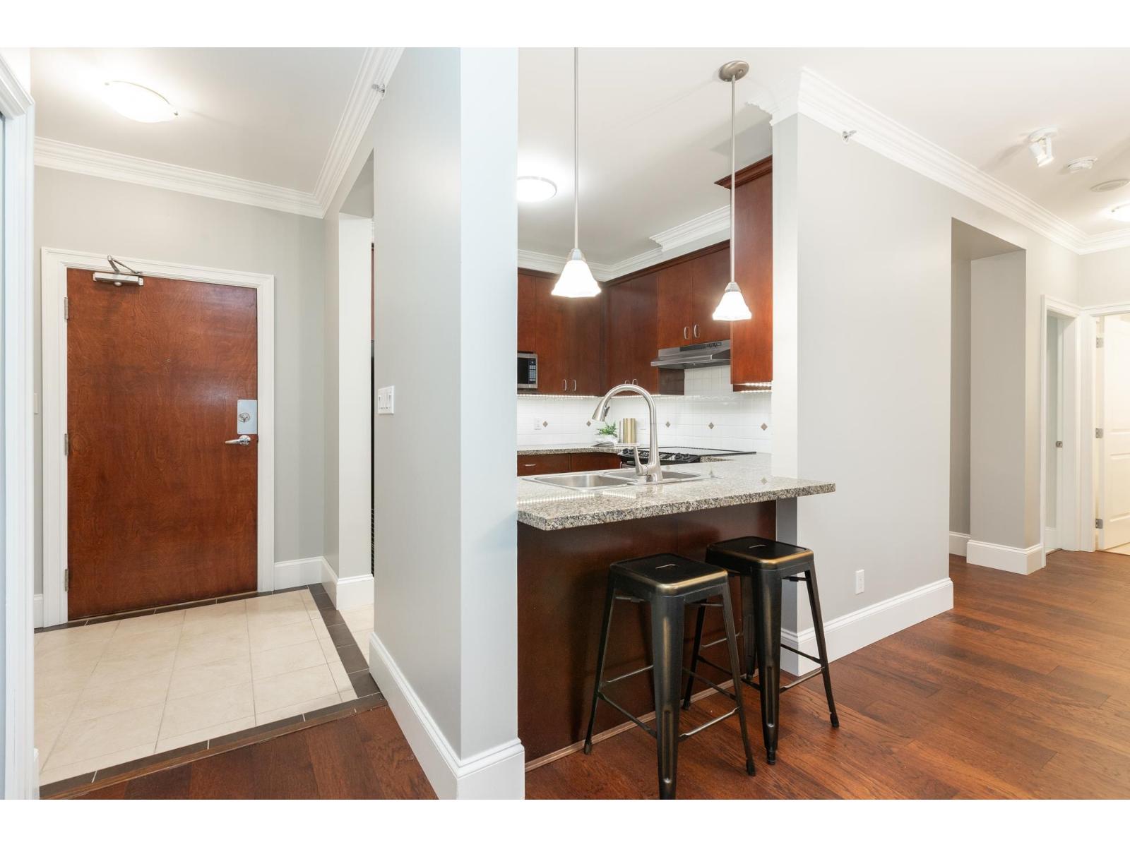 Listing Picture 11 of 38 : 103 1551 FOSTER STREET, White Rock - 魯藝地產 Yvonne Lu Group - MLS Medallion Club Member