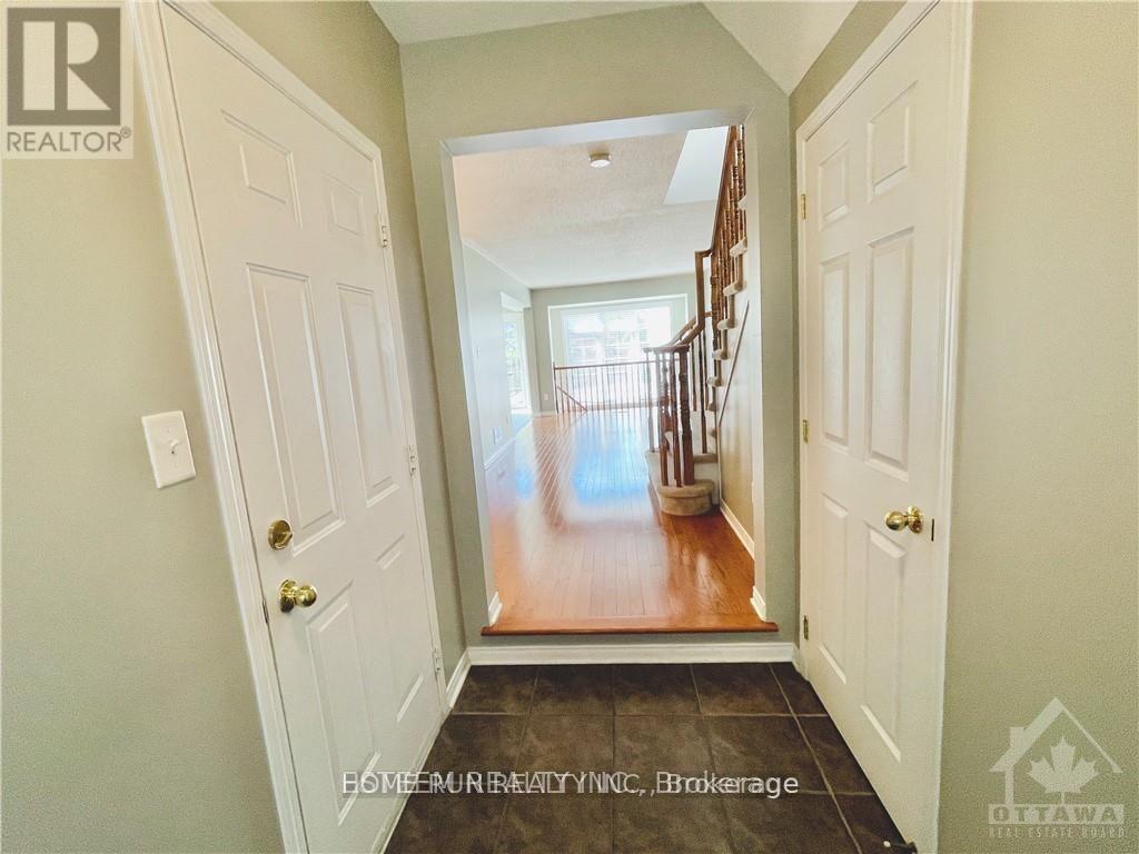 125 Braddock Private, Ottawa, Ontario  K2J 0E6 - Photo 2 - X12883902