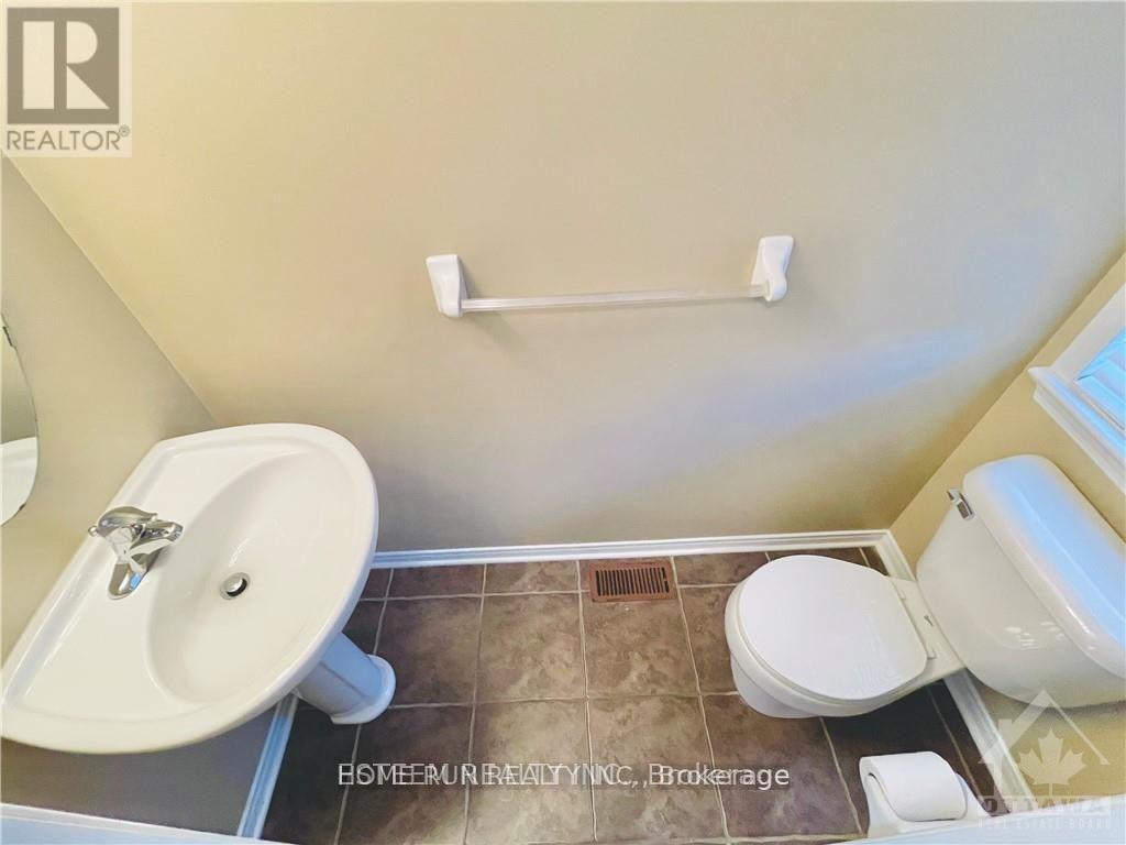 125 Braddock Private, Ottawa, Ontario  K2J 0E6 - Photo 8 - X12883902