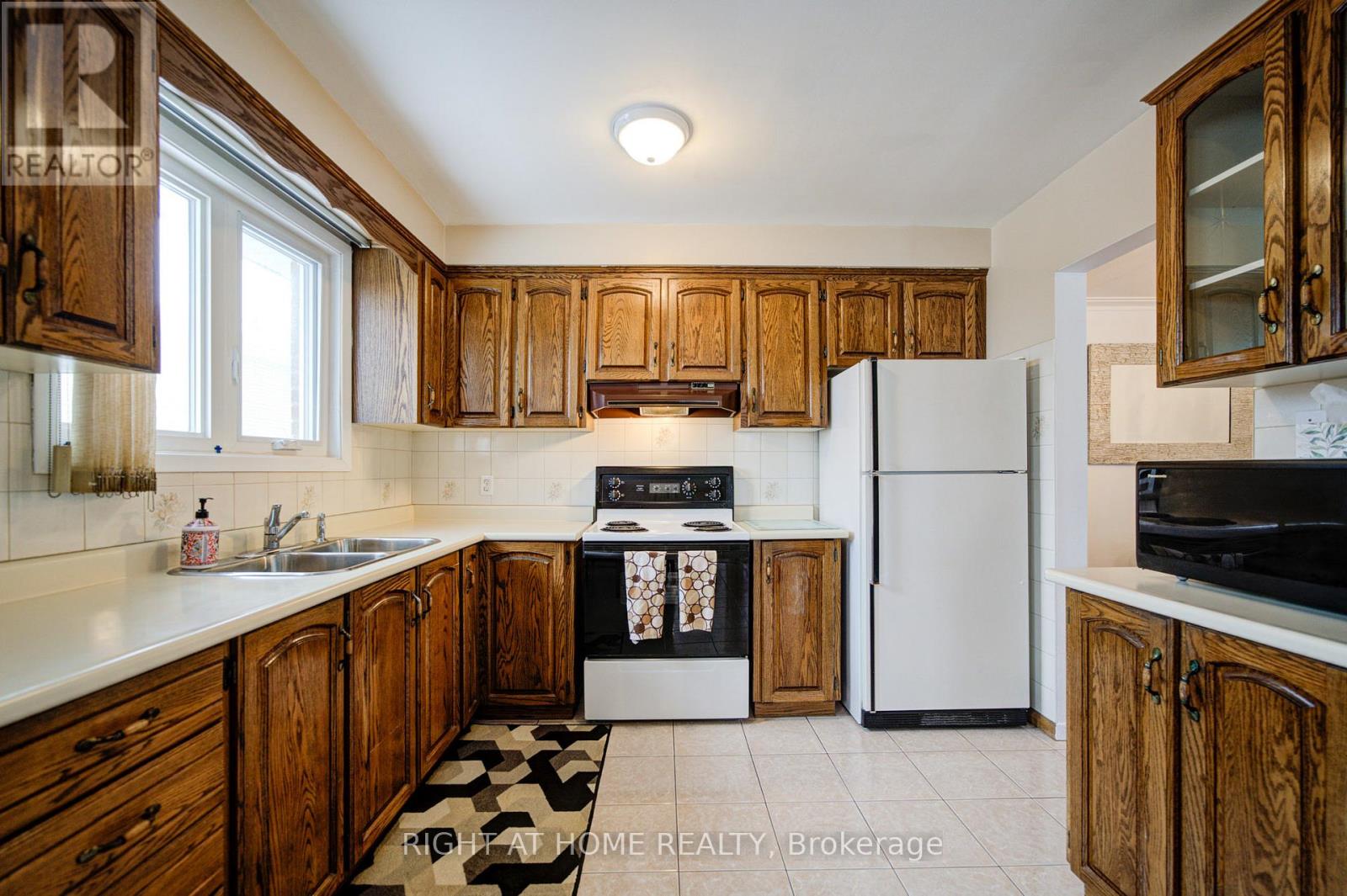 14 Castlebury Crescent, Toronto (Bayview Woods-Steeles), Ontario  M2H 1W6 - Photo 15 - C12883938