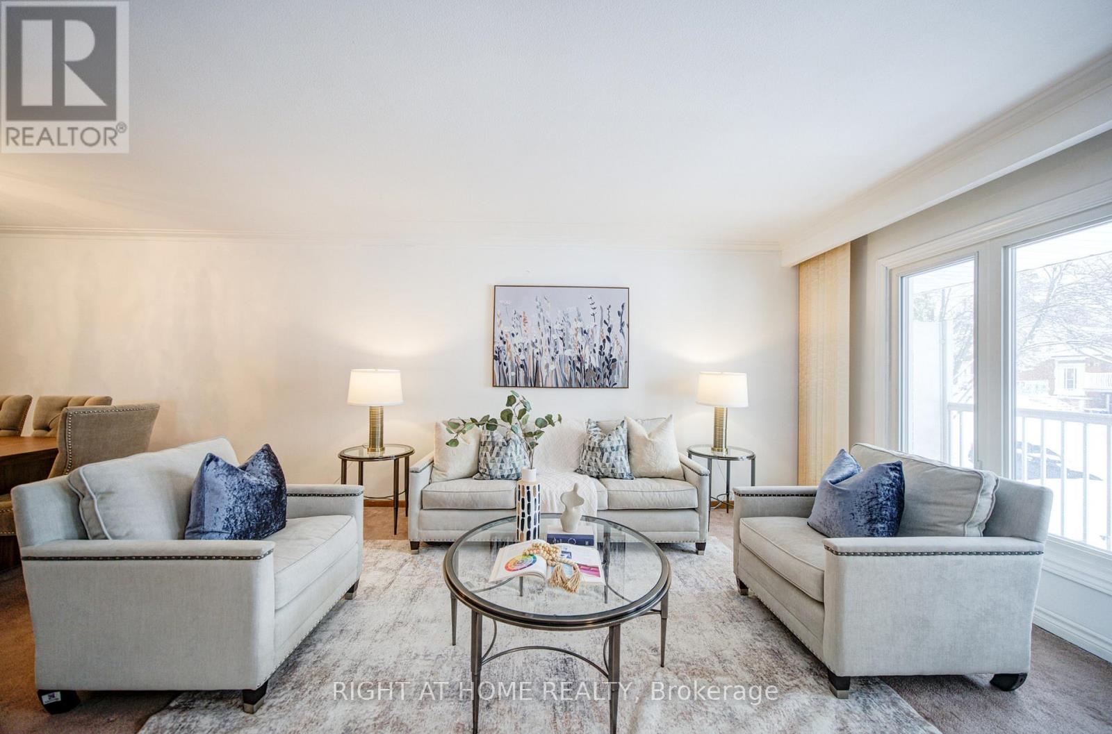 14 Castlebury Crescent, Toronto (Bayview Woods-Steeles), Ontario  M2H 1W6 - Photo 4 - C12883938