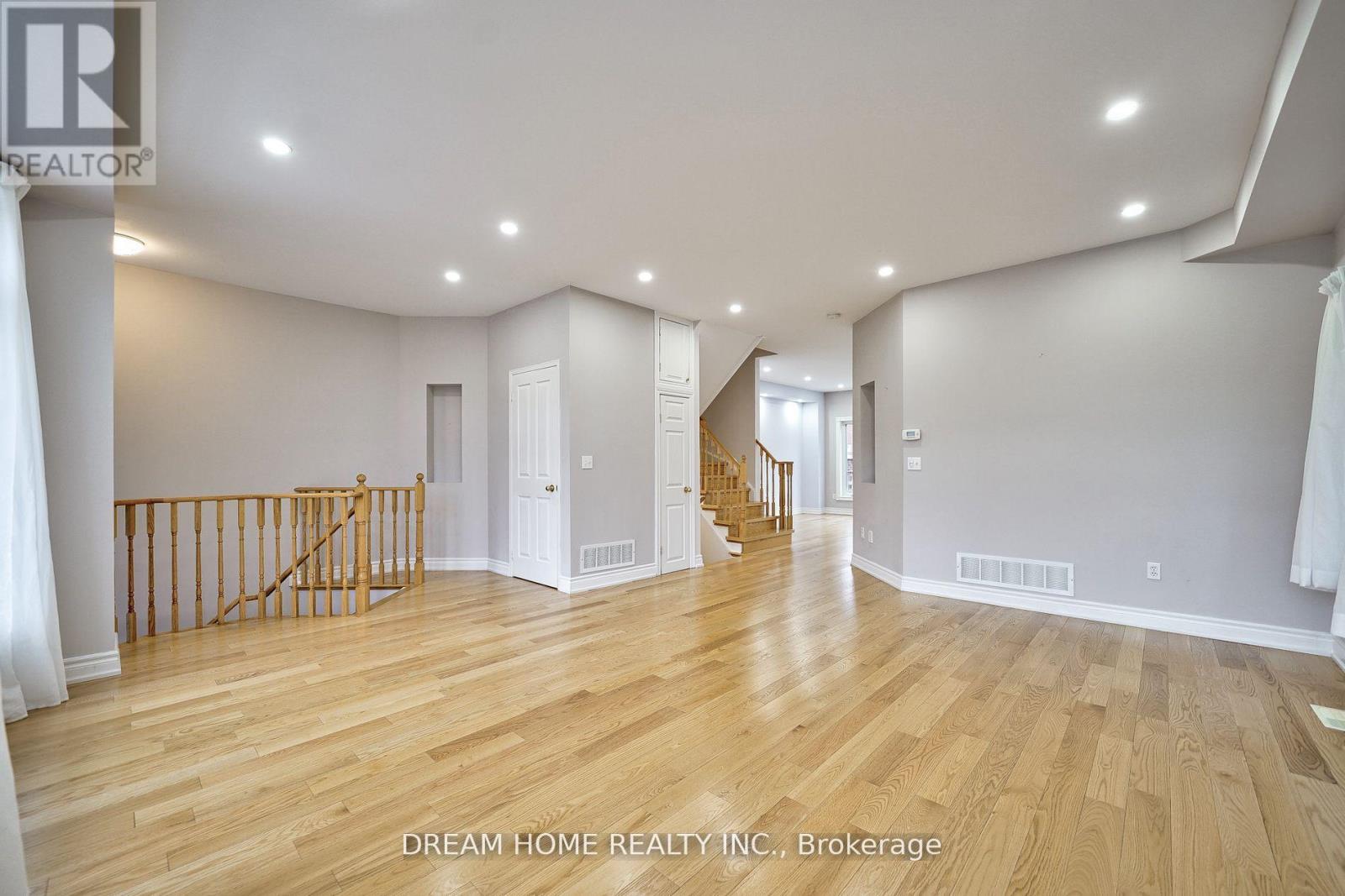 290 Harbord Street, Markham, Ontario  L6C 2E4 - Photo 5 - N12883918