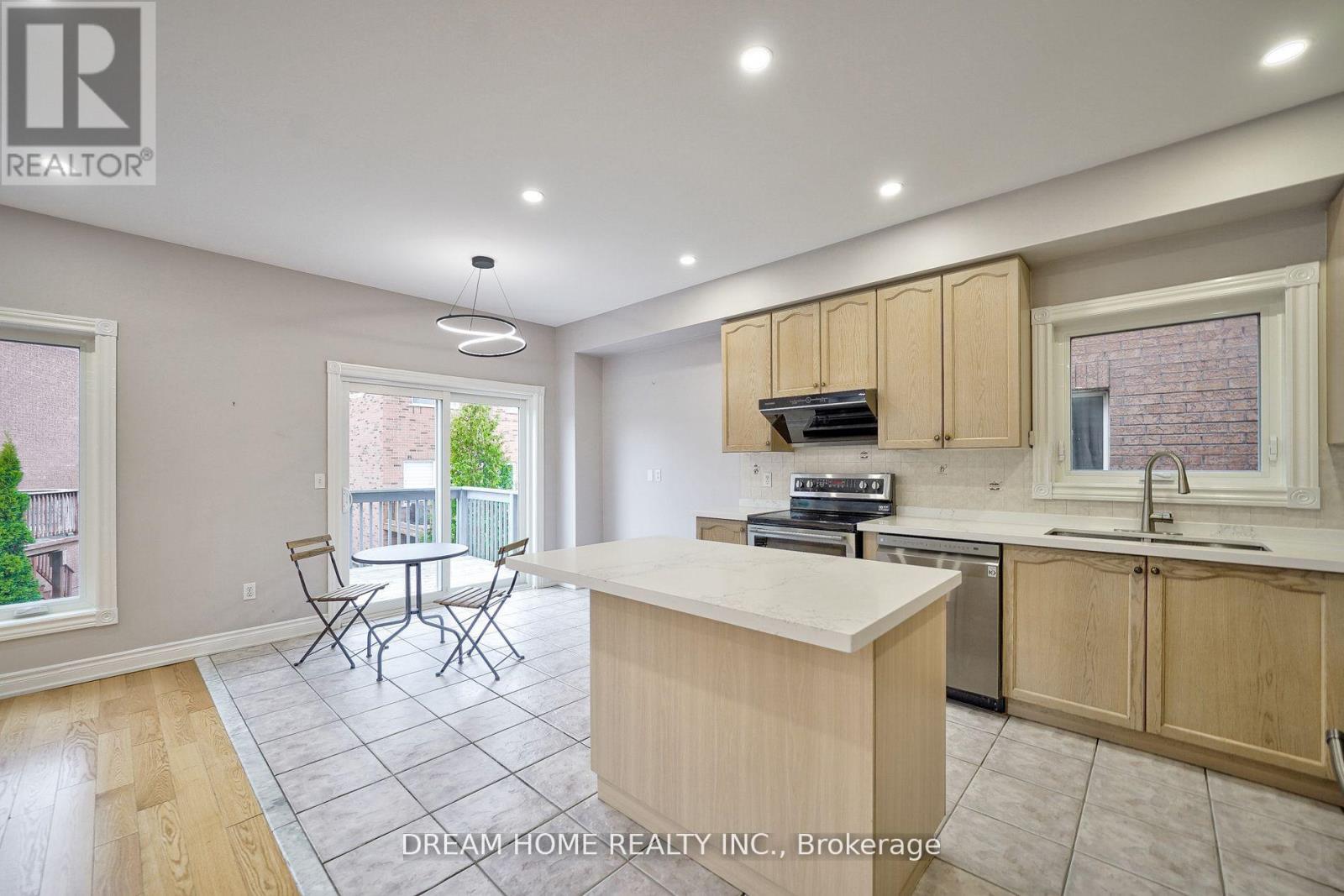 290 Harbord Street, Markham, Ontario  L6C 2E4 - Photo 6 - N12883918