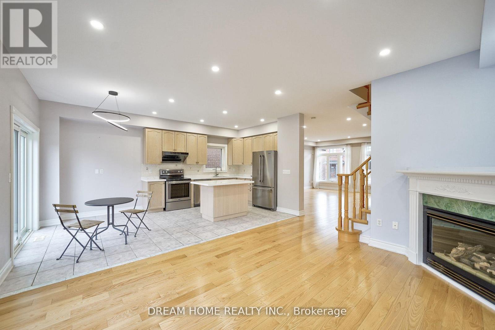 290 Harbord Street, Markham, Ontario  L6C 2E4 - Photo 8 - N12883918