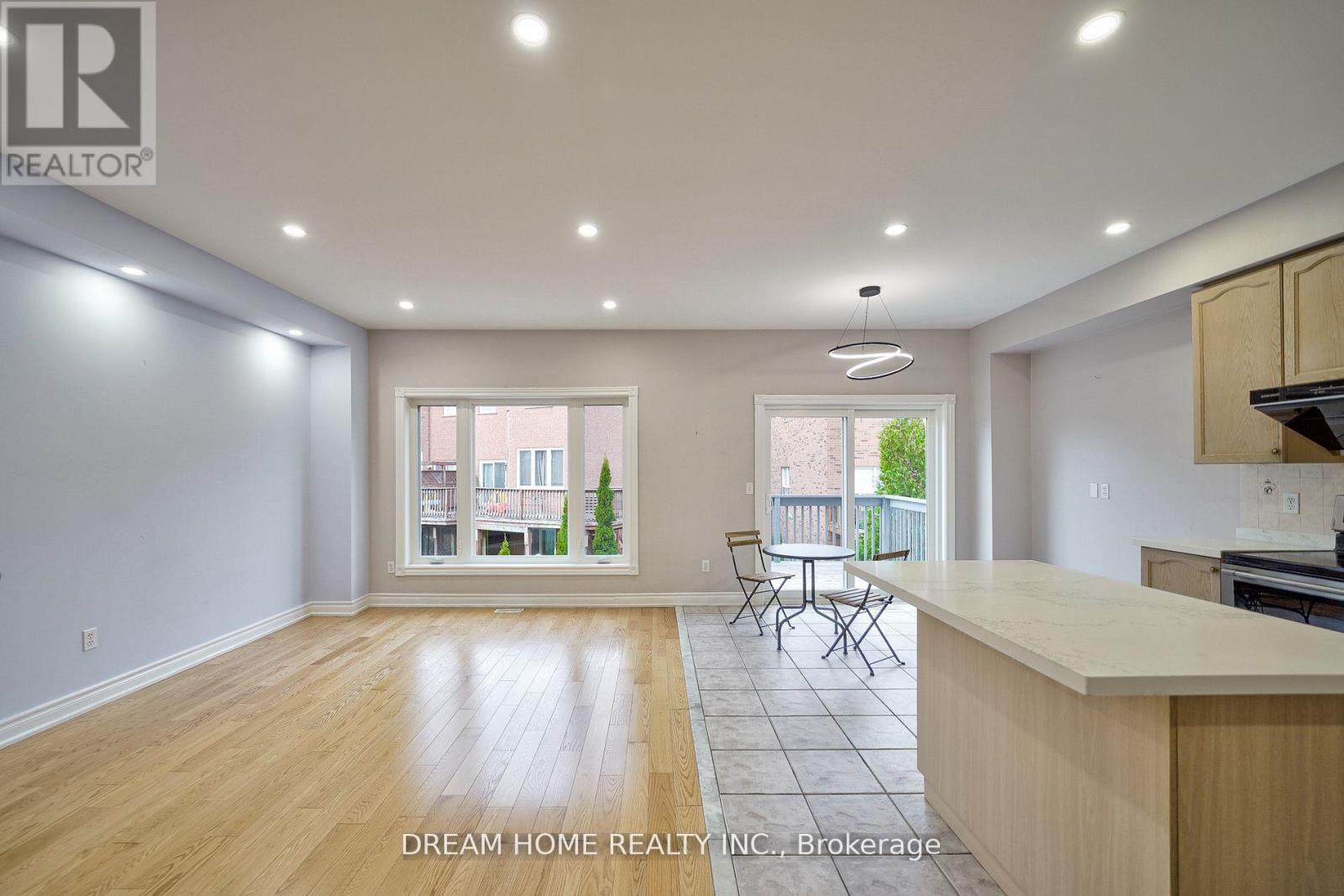 290 Harbord Street, Markham, Ontario  L6C 2E4 - Photo 9 - N12883918