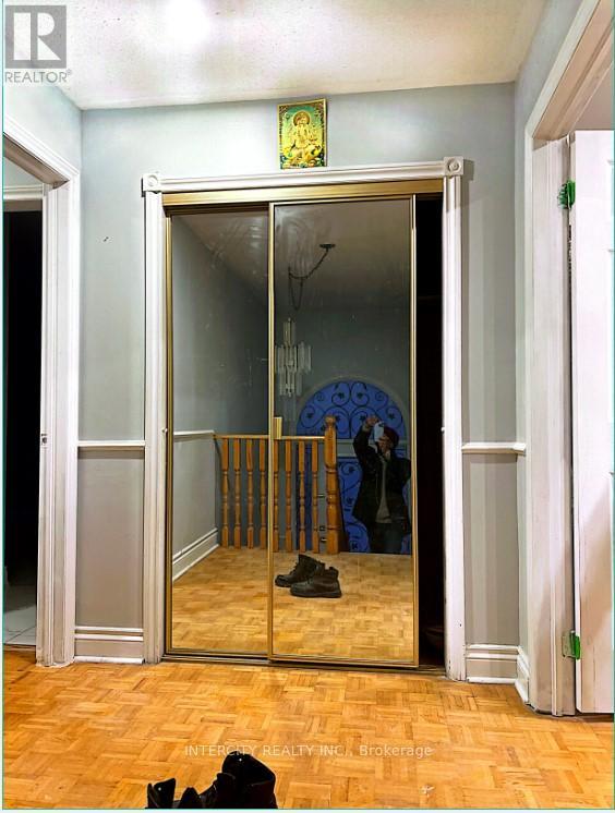 308 Centre Street N, Brampton, Ontario  L6V 2R4 - Photo 4 - W12830176