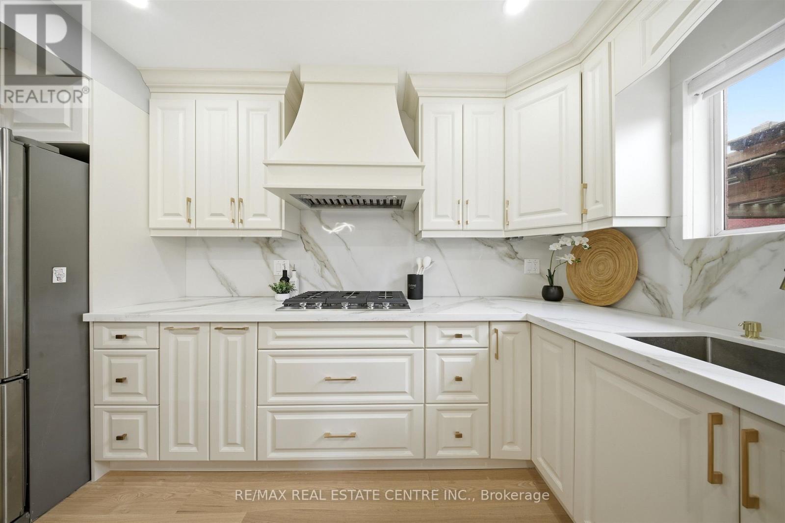 2216 Vista Oak Road, Oakville, Ontario  L6M 3L7 - Photo 17 - W12876788