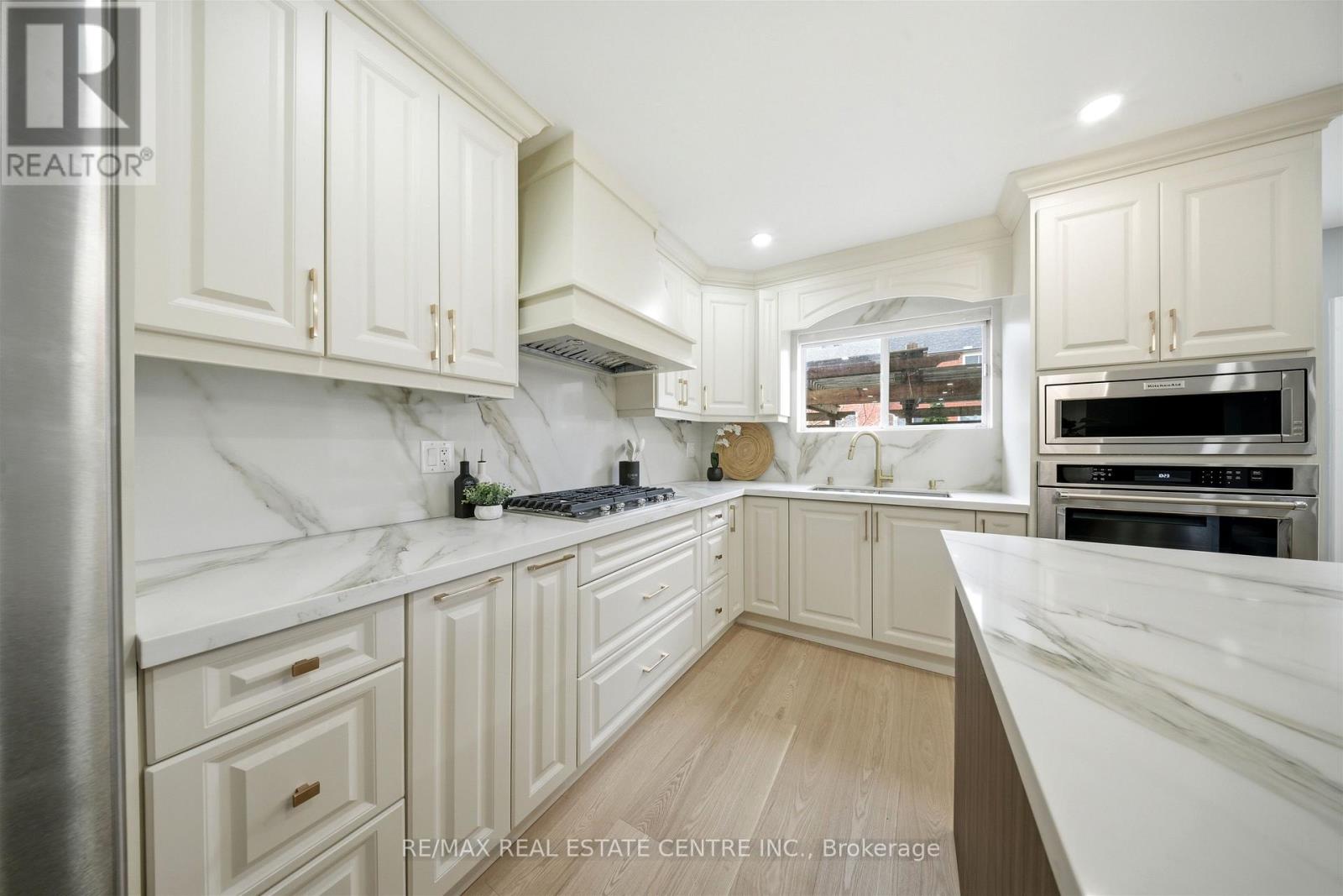 2216 Vista Oak Road, Oakville, Ontario  L6M 3L7 - Photo 14 - W12876788