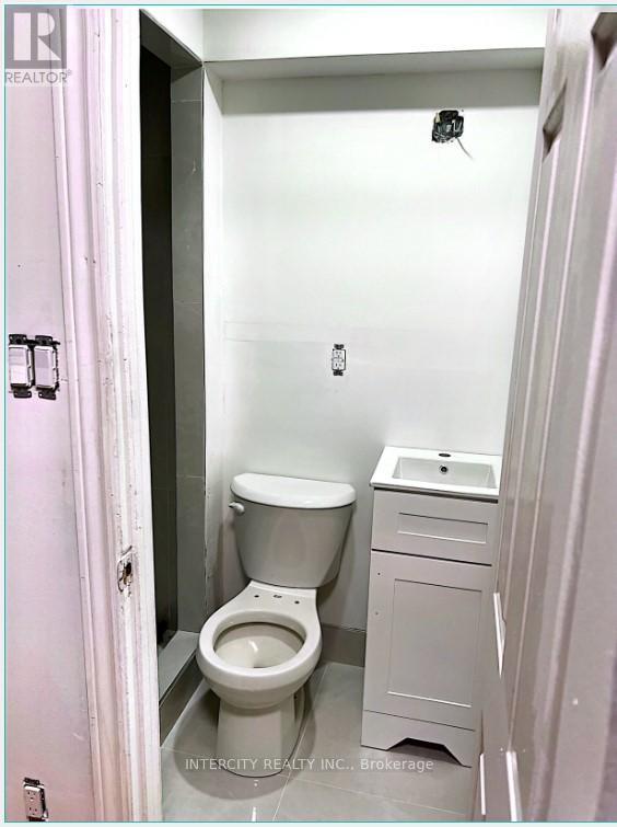 308 Centre Street N, Brampton, Ontario  L6V 2R4 - Photo 7 - W12830176