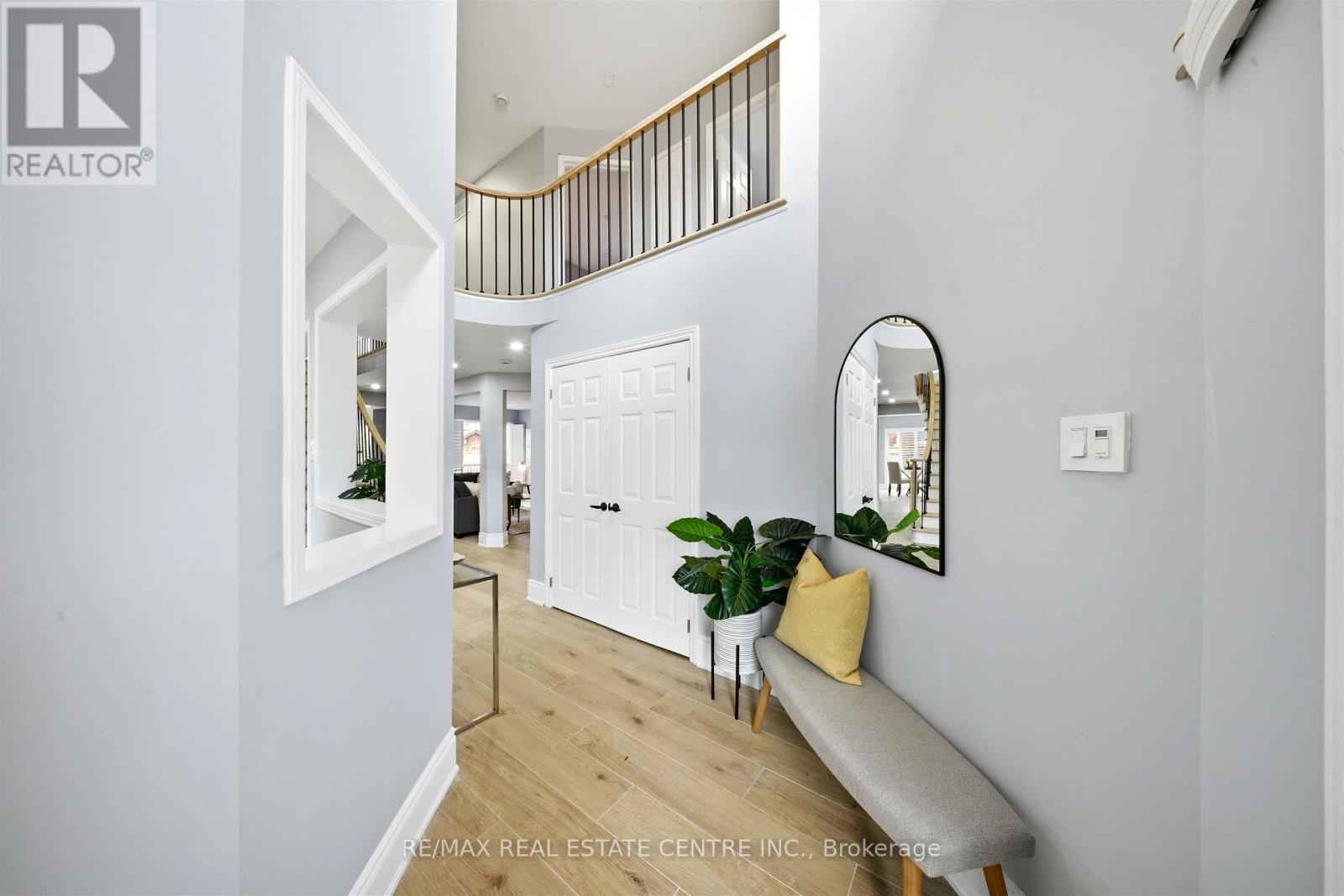 2216 Vista Oak Road, Oakville, Ontario  L6M 3L7 - Photo 3 - W12876788