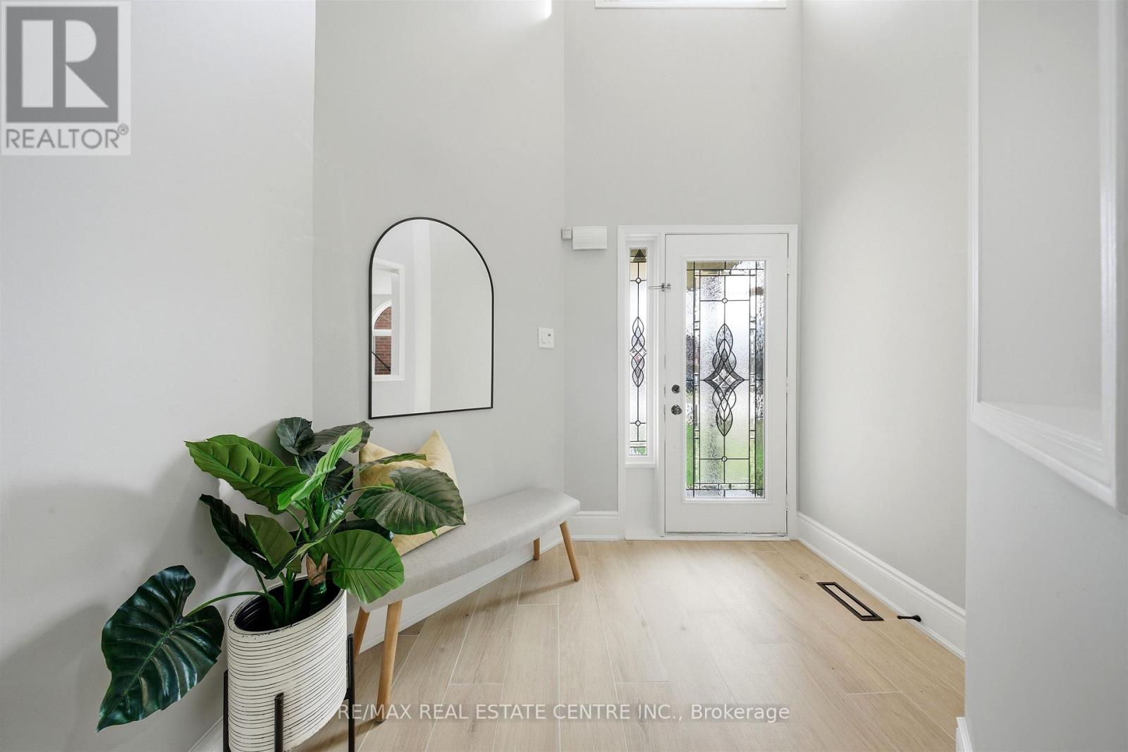 2216 Vista Oak Road, Oakville, Ontario  L6M 3L7 - Photo 2 - W12876788